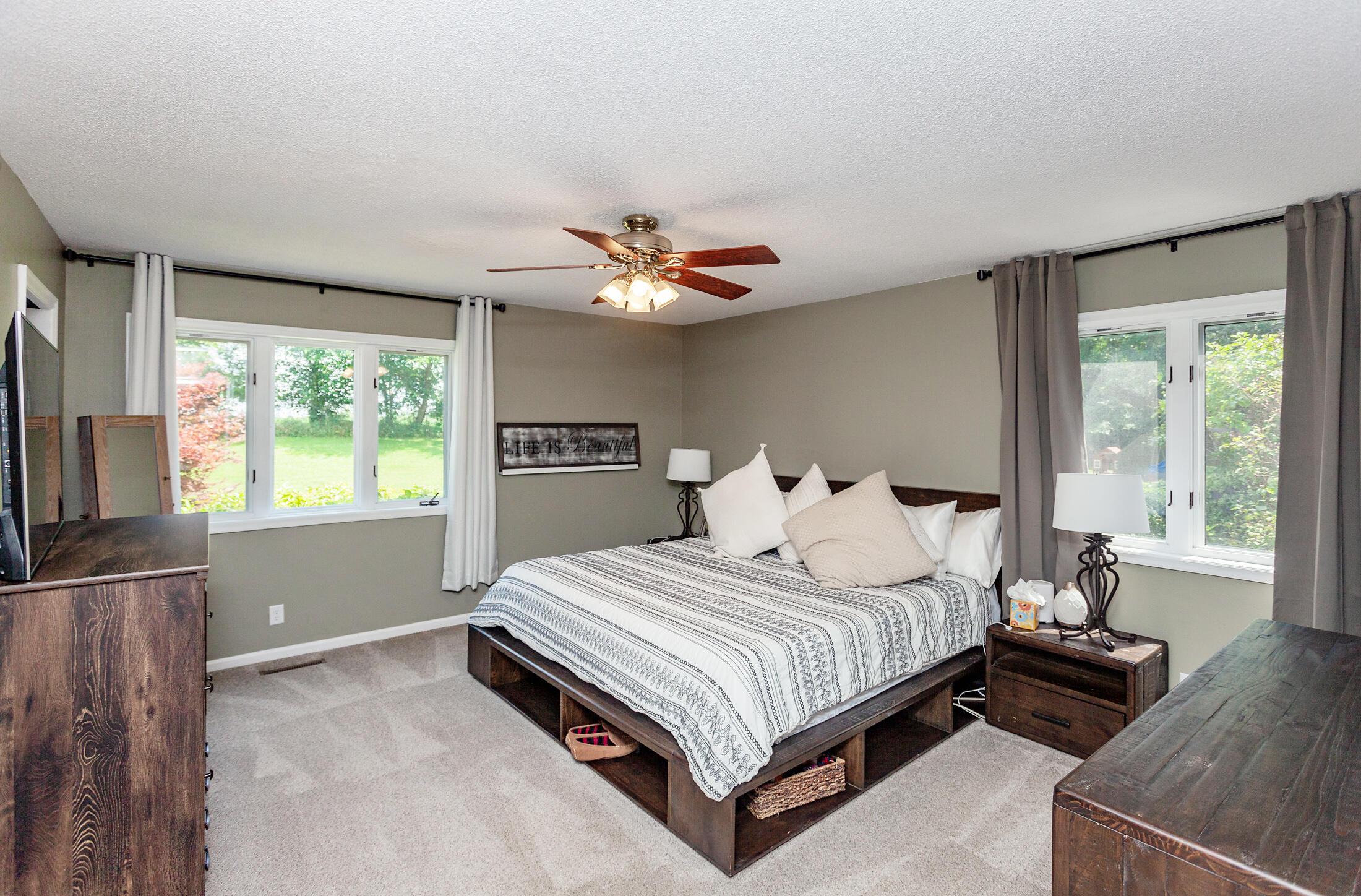 Kelley, Iowa, 50134, United States, 4 Bedrooms Bedrooms, ,2 BathroomsBathrooms,Residential,For Sale,1984612