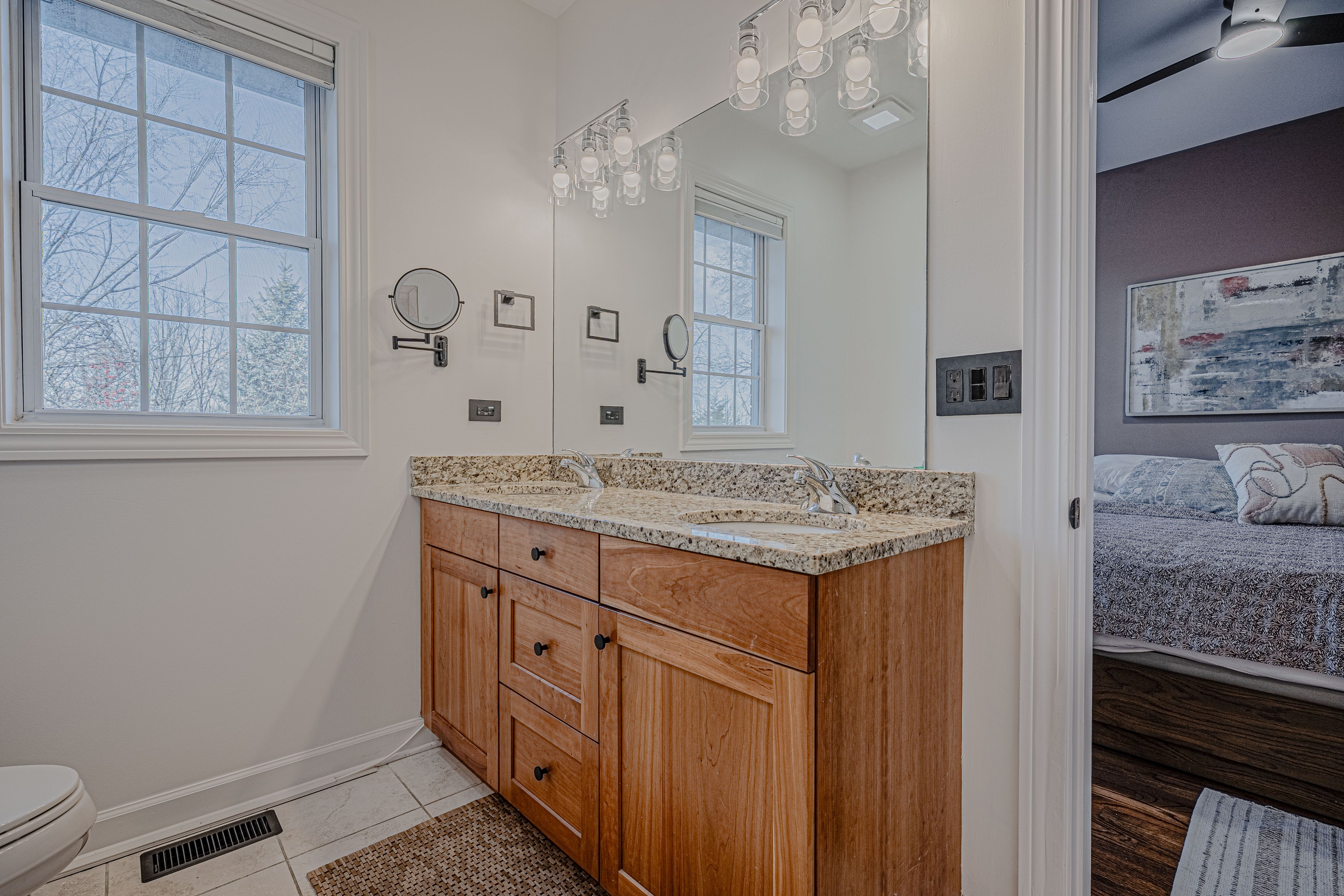 Evanston, Illinois, 60201, United States, 2 Bedrooms Bedrooms, ,4 BathroomsBathrooms,Residential,For Sale,2010396