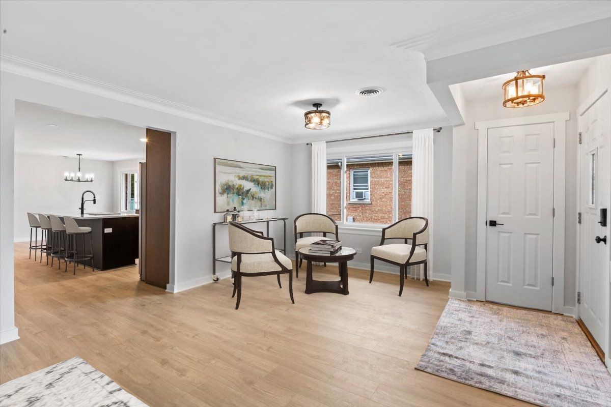 Evergreen Park, Illinois, 60805, United States, 5 Bedrooms Bedrooms, ,4 BathroomsBathrooms,Residential,For Sale,1972389