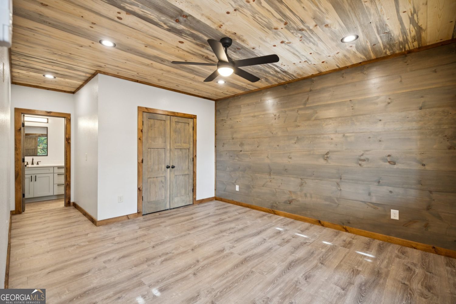 Mineral Bluff, Georgia, 30559, United States, 4 Bedrooms Bedrooms, ,4 BathroomsBathrooms,Residential,For Sale,1962222