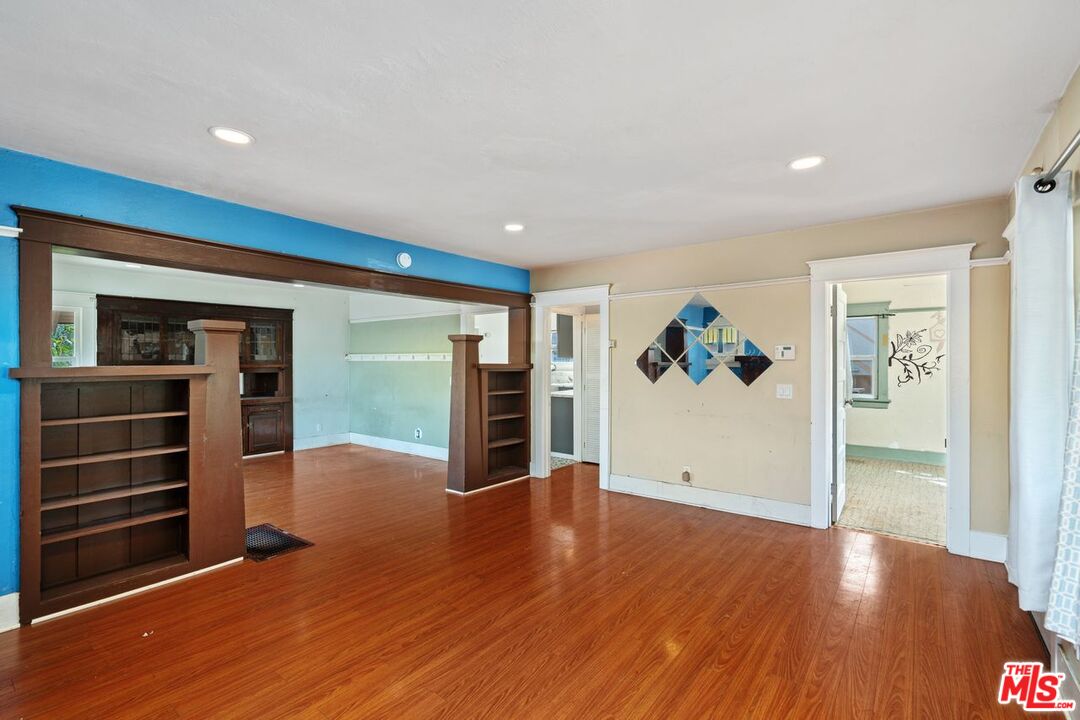Los Angeles, California, 90043, United States, 3 Bedrooms Bedrooms, ,3 BathroomsBathrooms,Residential,For Sale,1818072