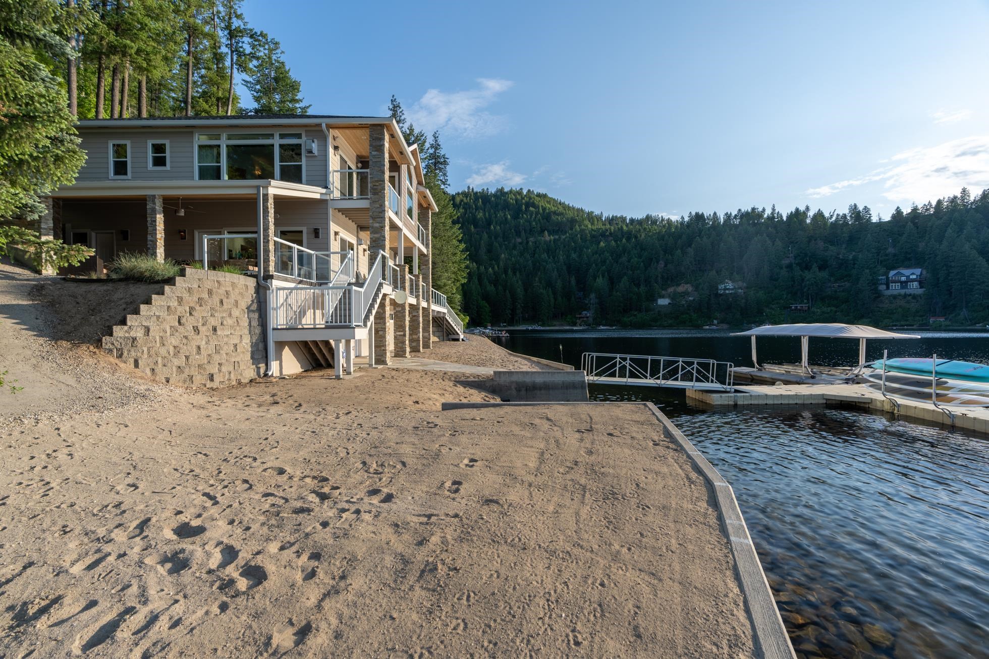Loon Lake, Washington, 99148, United States, 5 Bedrooms Bedrooms, ,5 BathroomsBathrooms,Residential,For Sale,1924422