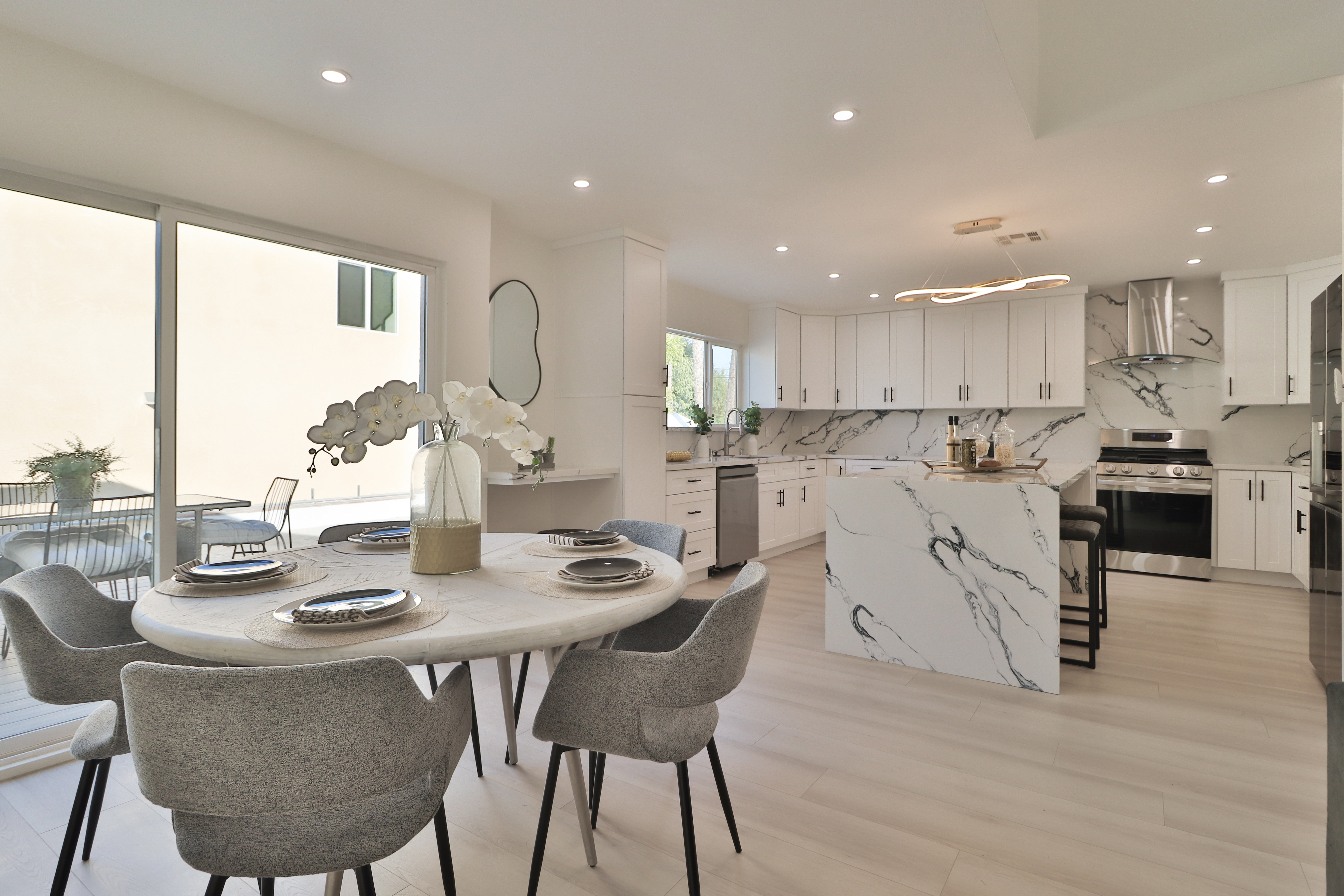 Woodland Hills, California, 91303, United States, 6 Bedrooms Bedrooms, ,7 BathroomsBathrooms,Residential,For Sale,1838273