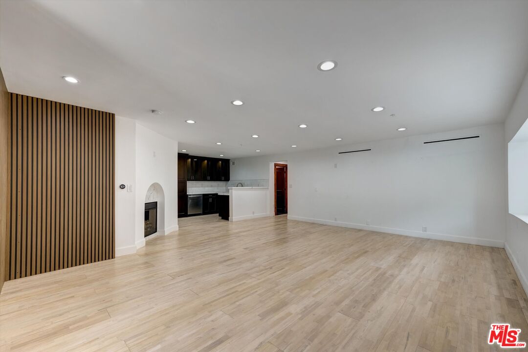 Beverly Hills, California, 90210, United States, 8 Bedrooms Bedrooms, ,3 BathroomsBathrooms,Residential,For Sale,1916732