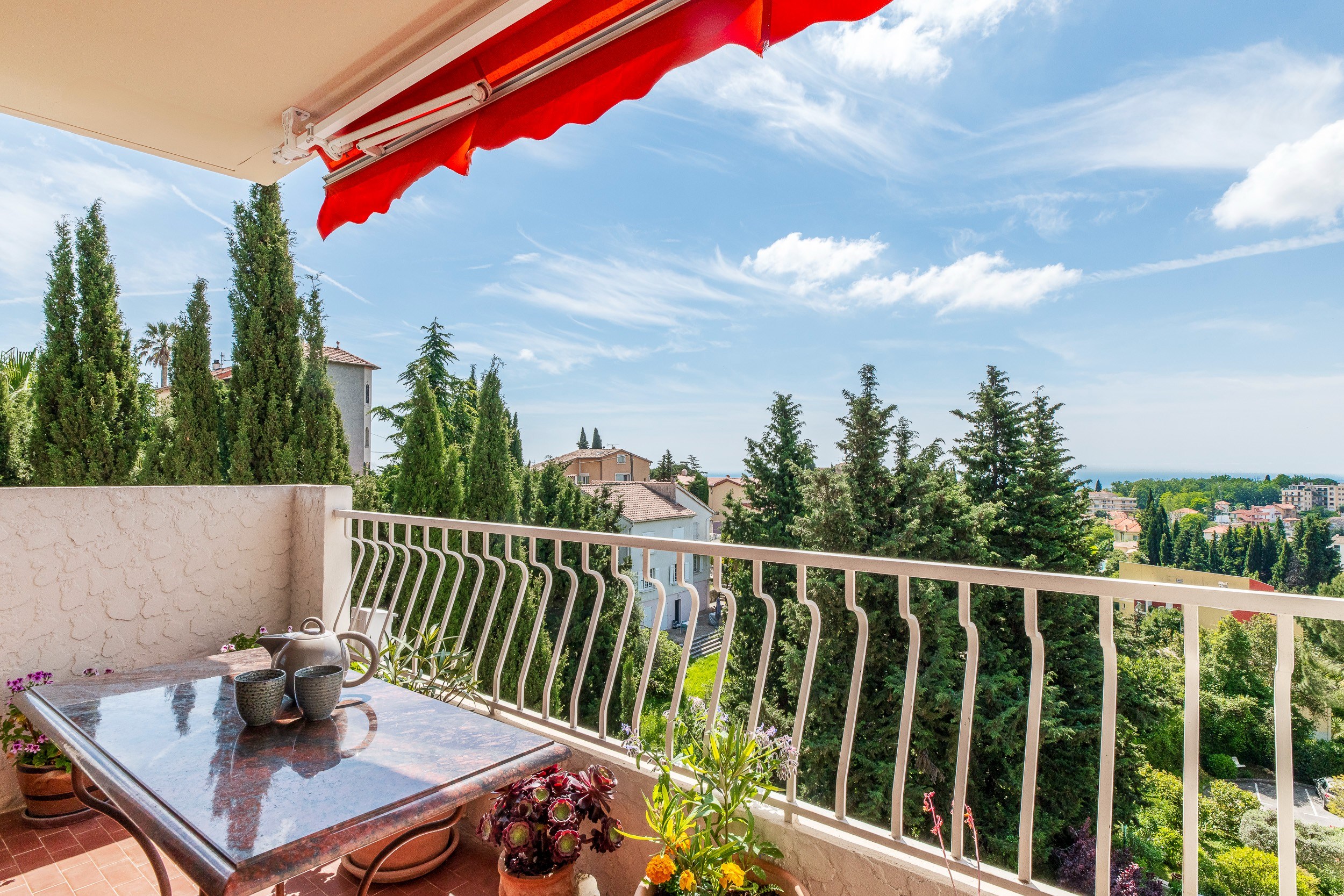  2-bedroom apartment in Vence: sea view, top floor, terraces, parking - 物件實景