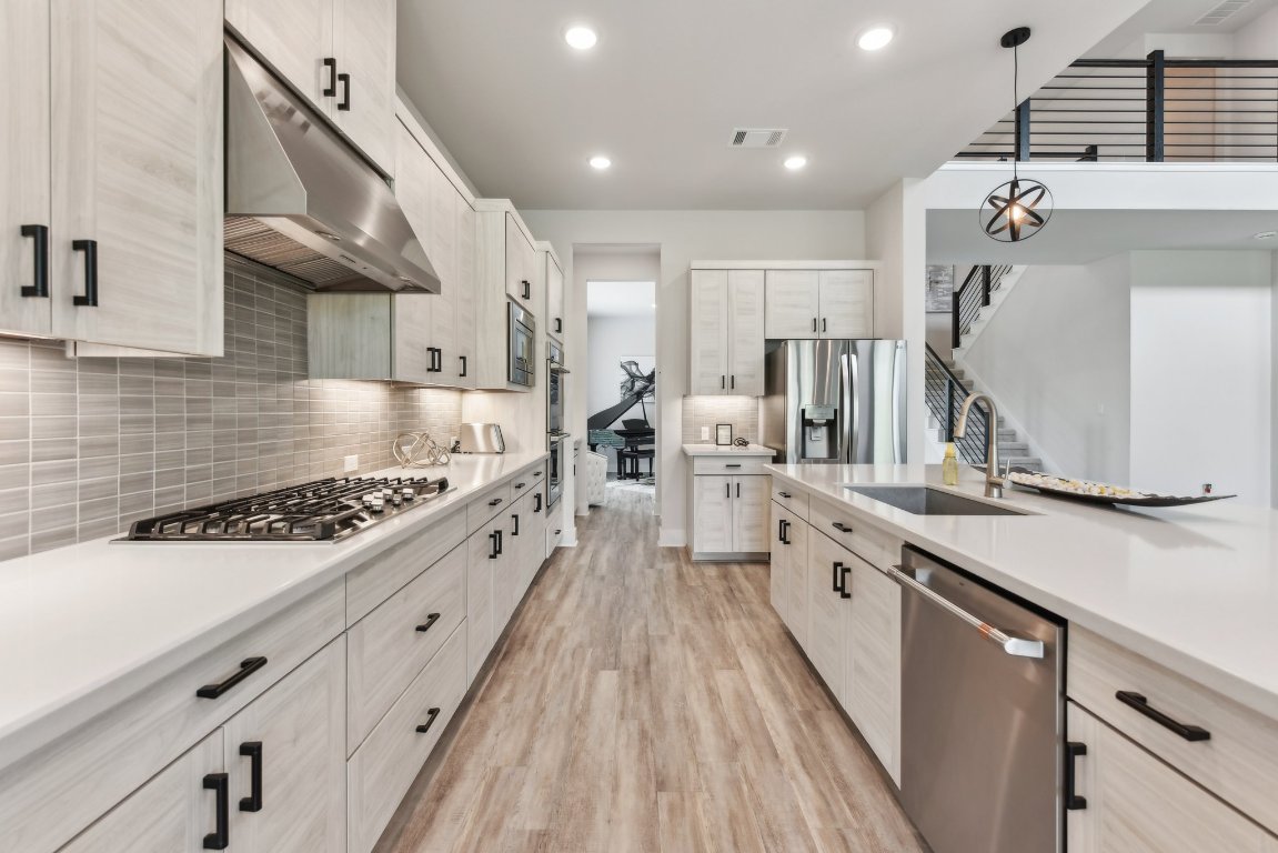 Leander, Texas, 78641, United States, 6 Bedrooms Bedrooms, ,5 BathroomsBathrooms,Residential,For Sale,1794623