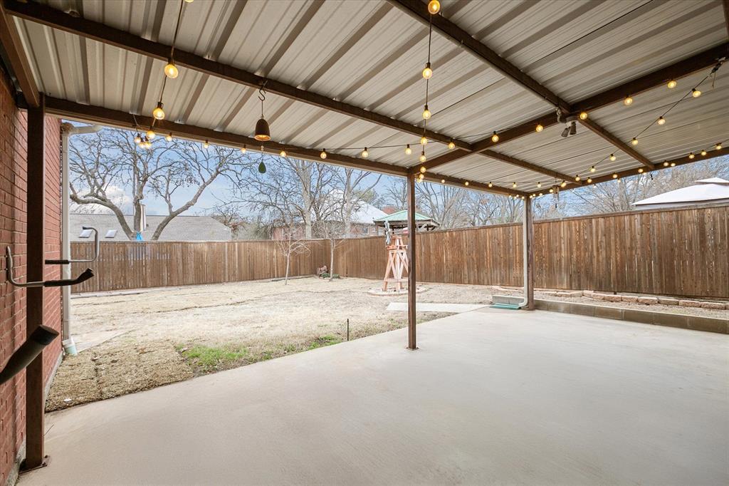 Denton, Texas, 76205, United States, 4 Bedrooms Bedrooms, ,4 BathroomsBathrooms,Residential,For Sale,1915796