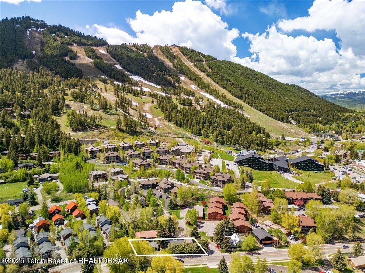 Jackson, Wyoming, 83001, United States, 3 Bedrooms Bedrooms, ,2 BathroomsBathrooms,Residential,For Sale,1979922