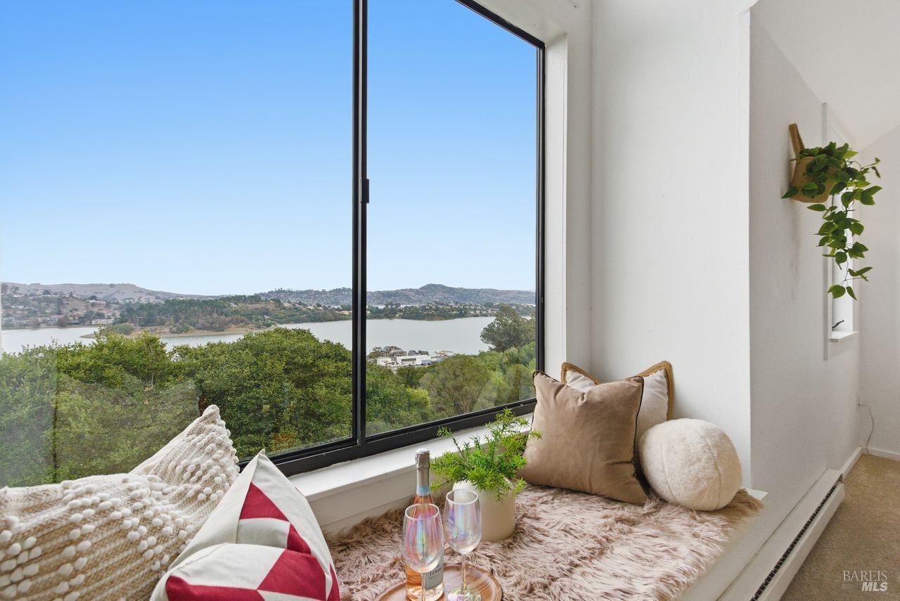 Sausalito, California, 94965, United States, 3 Bedrooms Bedrooms, ,3 BathroomsBathrooms,Residential,For Sale,1990897