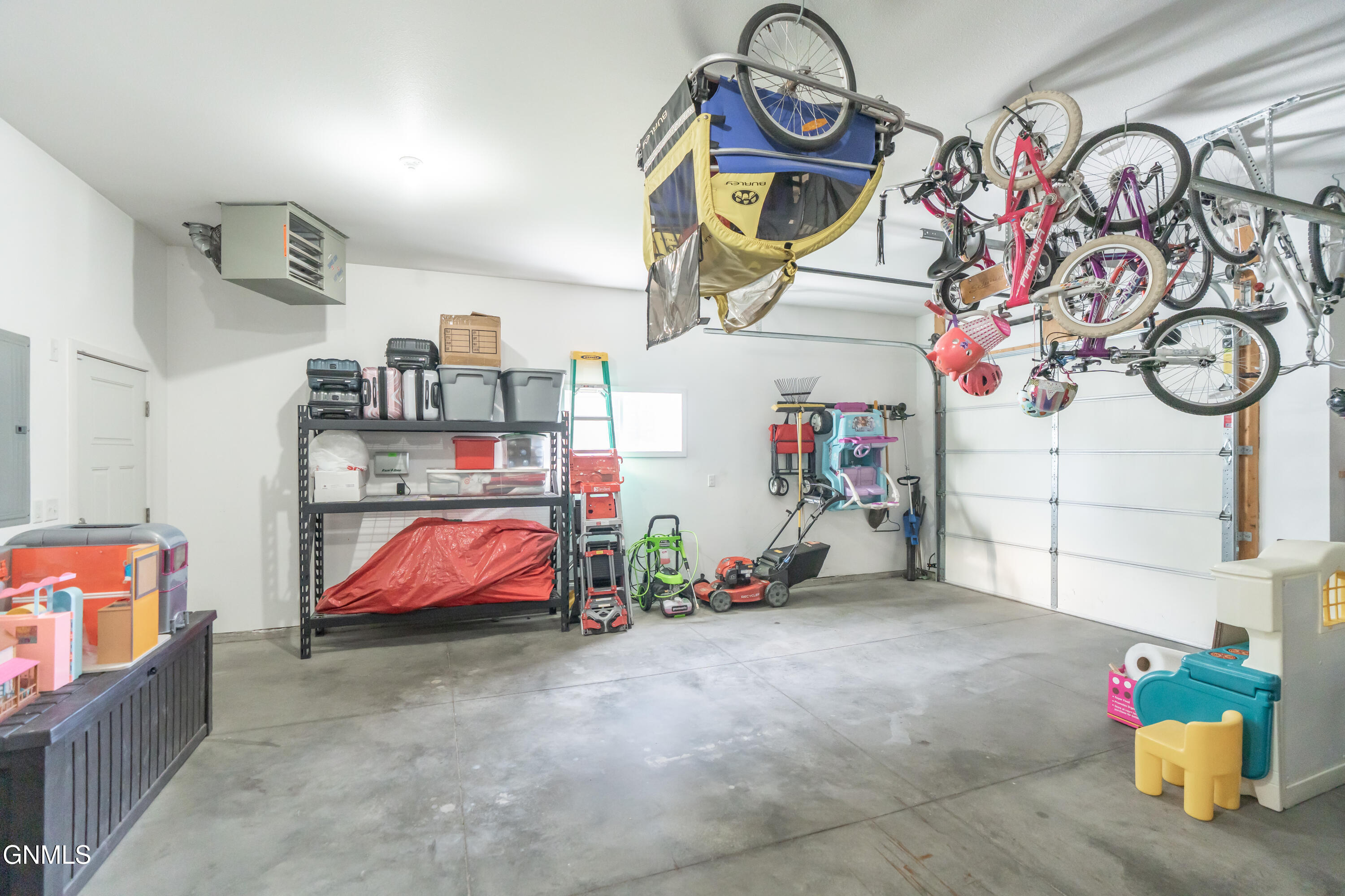 Bismarck, North Dakota, 58504, United States, 5 Bedrooms Bedrooms, ,2 BathroomsBathrooms,Residential,For Sale,1986096