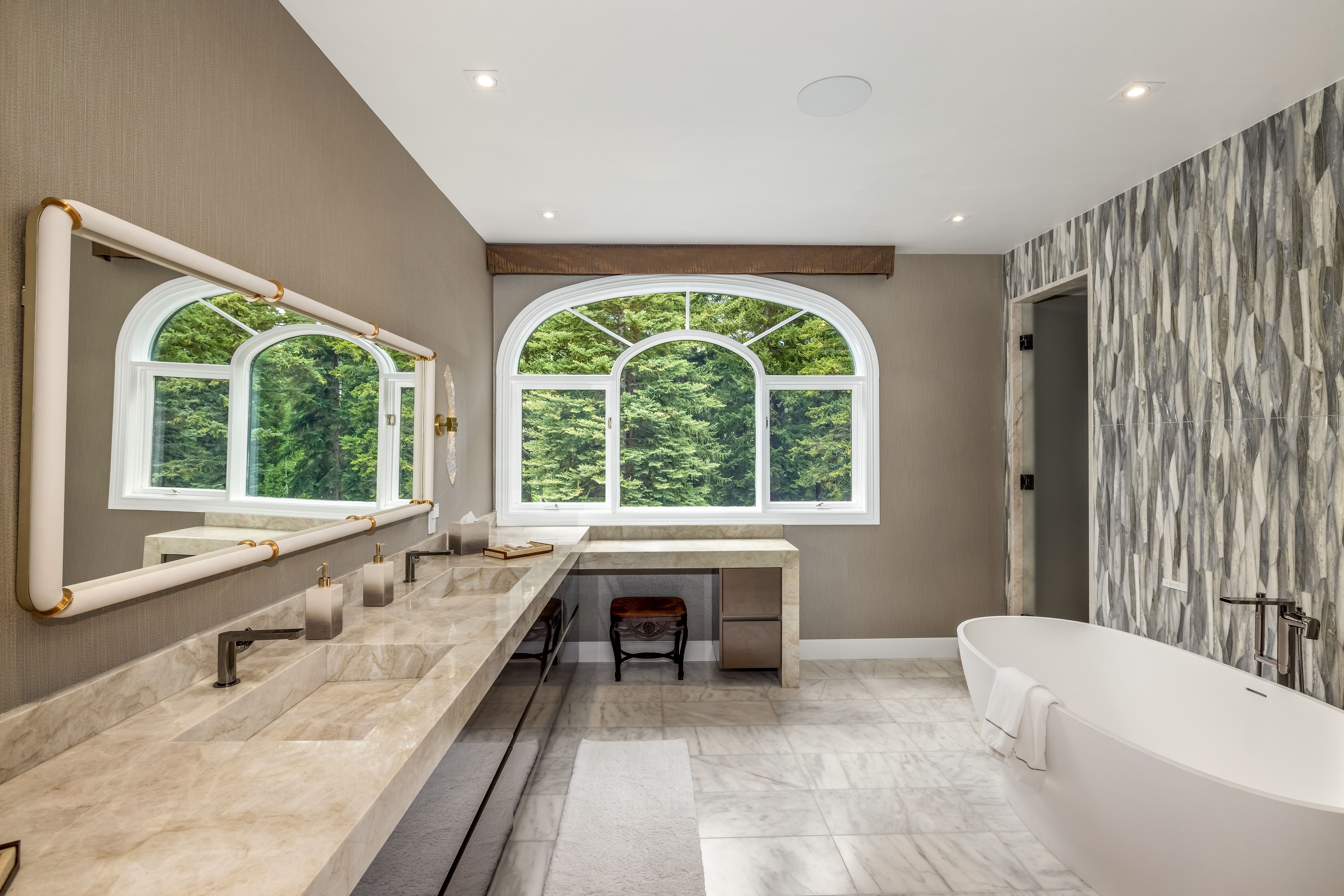  Meticulously Renovated Mountain Estate - 物件實景