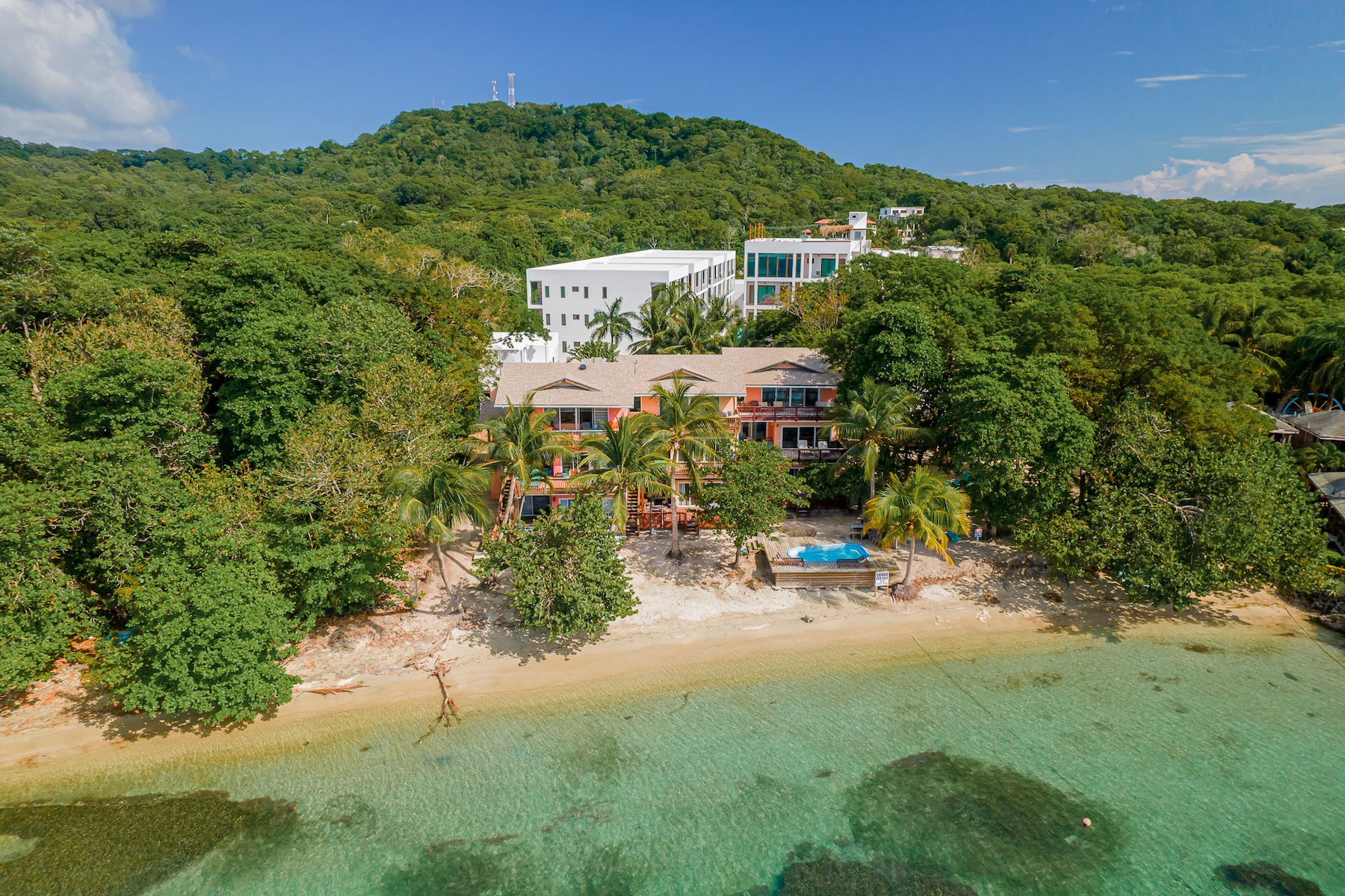  Top Floor Condo at Acqua di Mare, West Bay - 物件實景
