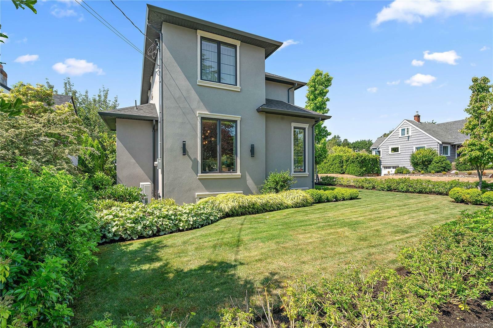 OAK BAY, British Columbia, V8R 3L8, CA, 6 Bedrooms Bedrooms, ,Residential,For Sale,1875057