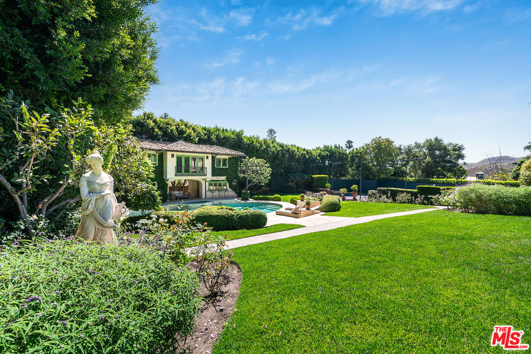 Pacific Palisades, California, 90272, United States, 8 Bedrooms Bedrooms, ,12 BathroomsBathrooms,Residential,For Sale,1949895