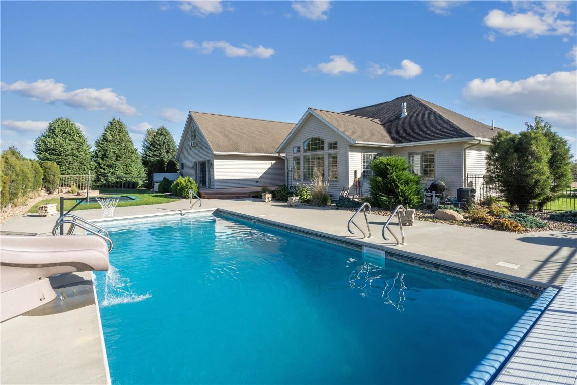 Vinton, Iowa, 52349, United States, 5 Bedrooms Bedrooms, ,3 BathroomsBathrooms,Residential,For Sale,1979270