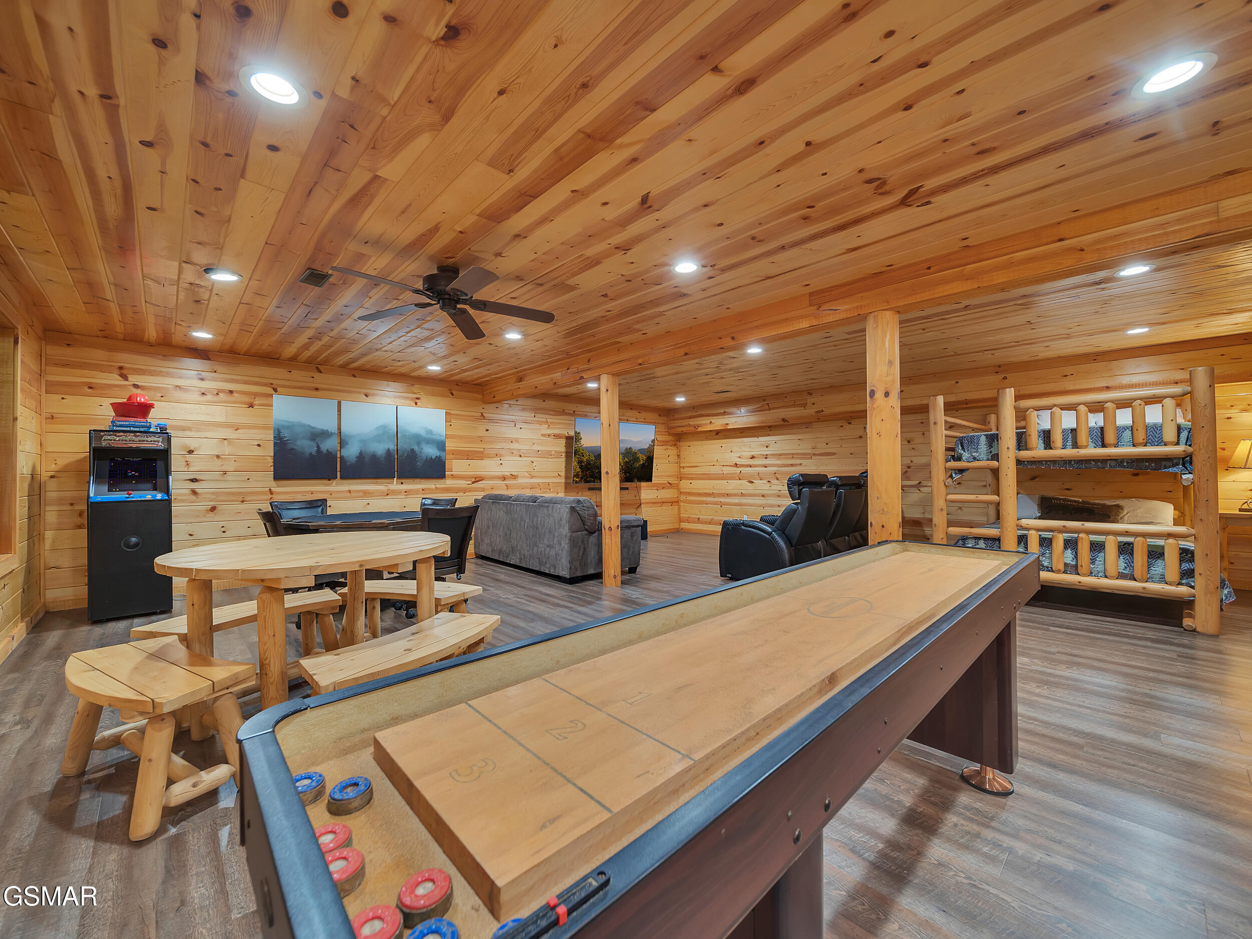 Pigeon Forge, Tennessee, 37876, United States, 4 Bedrooms Bedrooms, ,4 BathroomsBathrooms,Residential,For Sale,1944632