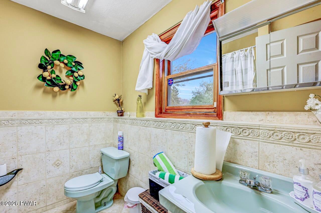Hawley, Pennsylvania, 18428, United States, 3 Bedrooms Bedrooms, ,3 BathroomsBathrooms,Residential,For Sale,2045204