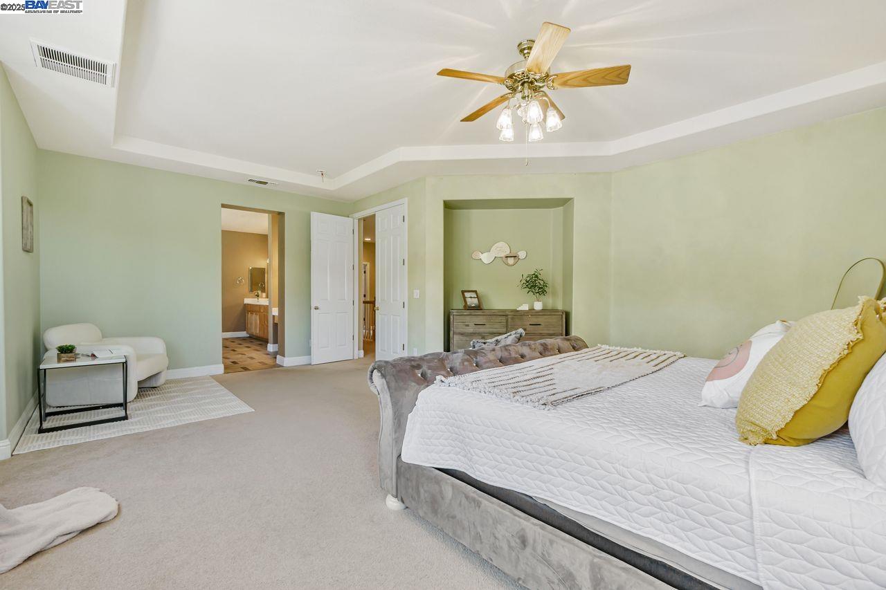 Concord, California, 94521, United States, 5 Bedrooms Bedrooms, ,3 BathroomsBathrooms,Residential,For Sale,1989306