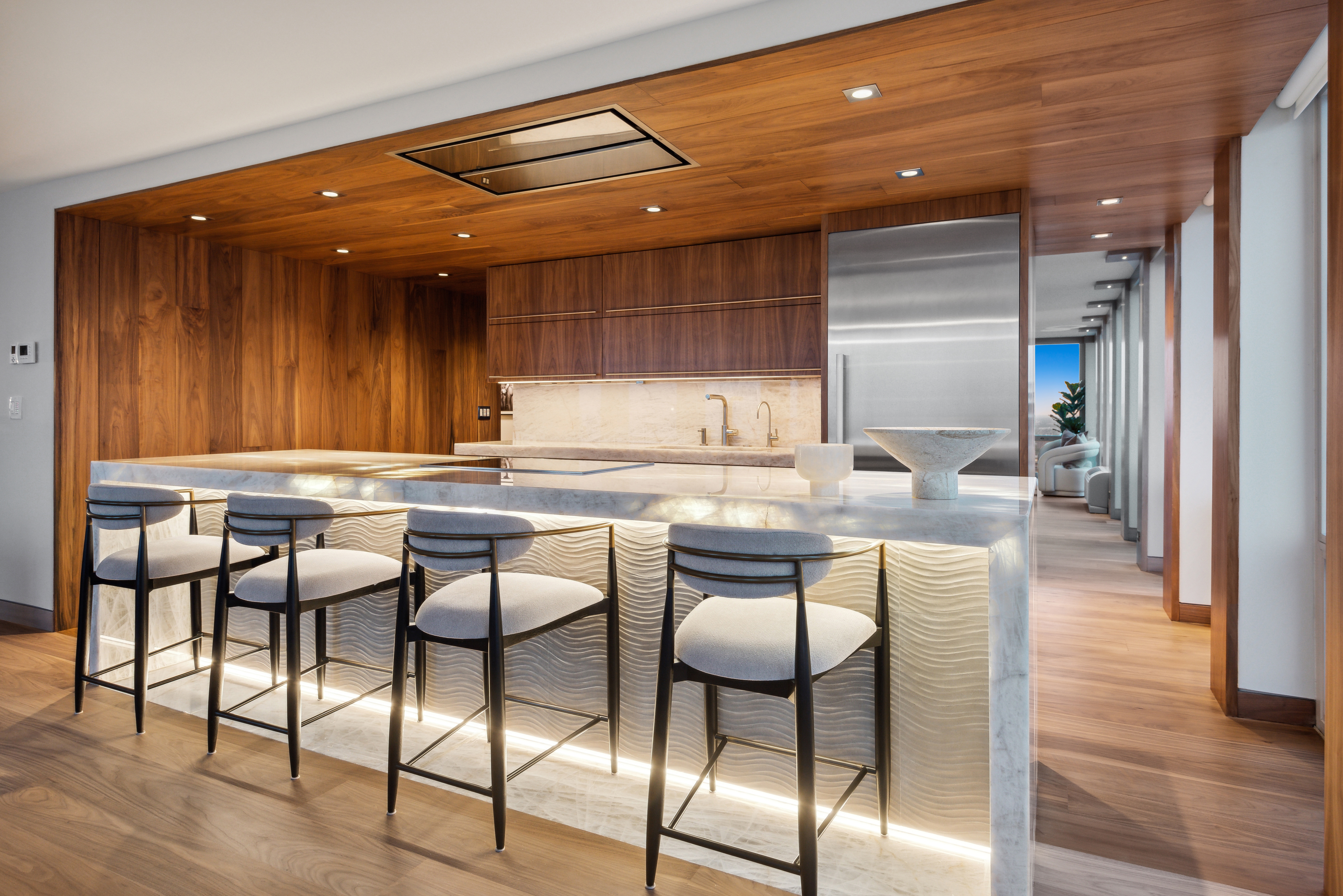  Absolutely Stunning, Penthouse Level Furnished Condo - 物件實景