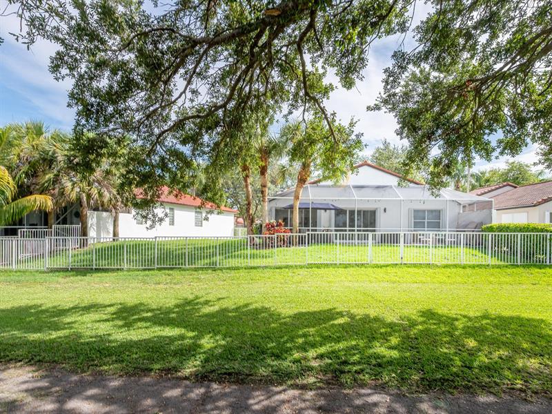 Pembroke Pines, Florida, 33027, United States, 3 Bedrooms Bedrooms, ,2 BathroomsBathrooms,Residential,For Sale,1885741