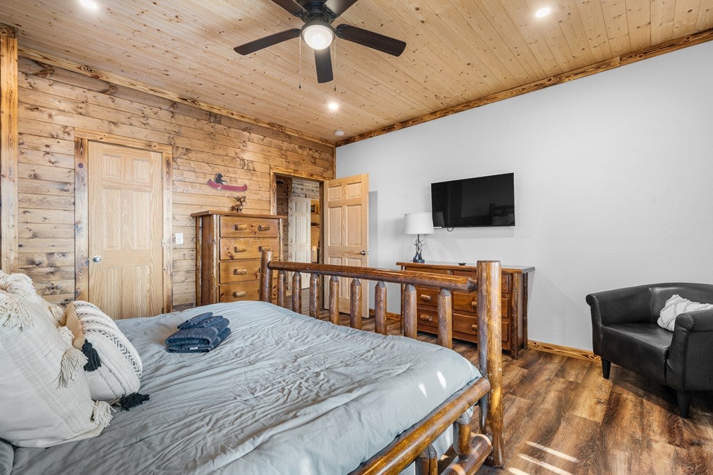 Murphy, North Carolina, 28096, United States, 4 Bedrooms Bedrooms, ,4 BathroomsBathrooms,Residential,For Sale,1871298