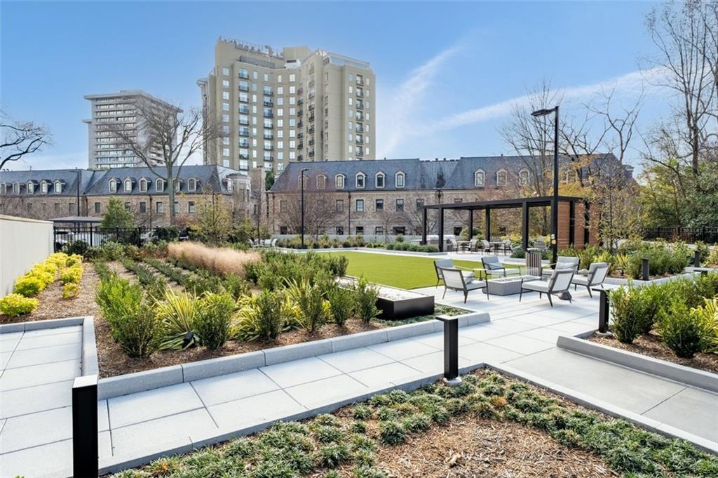 Atlanta, Georgia, 30305, United States, 2 Bedrooms Bedrooms, ,2 BathroomsBathrooms,Residential,For Sale,2002175