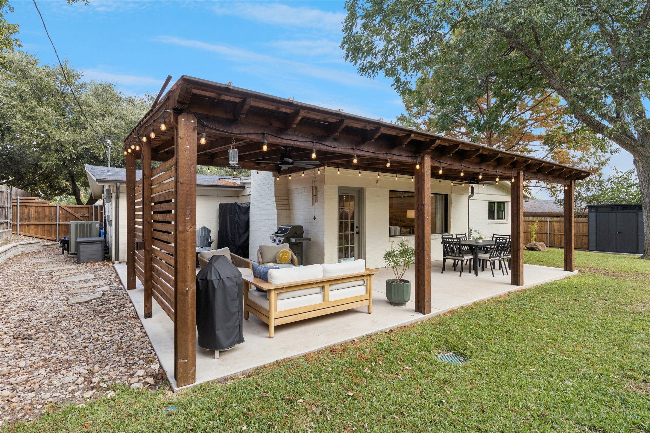 Fort Worth, Texas, 76116, United States, 4 Bedrooms Bedrooms, ,2 BathroomsBathrooms,Residential,For Sale,1957427