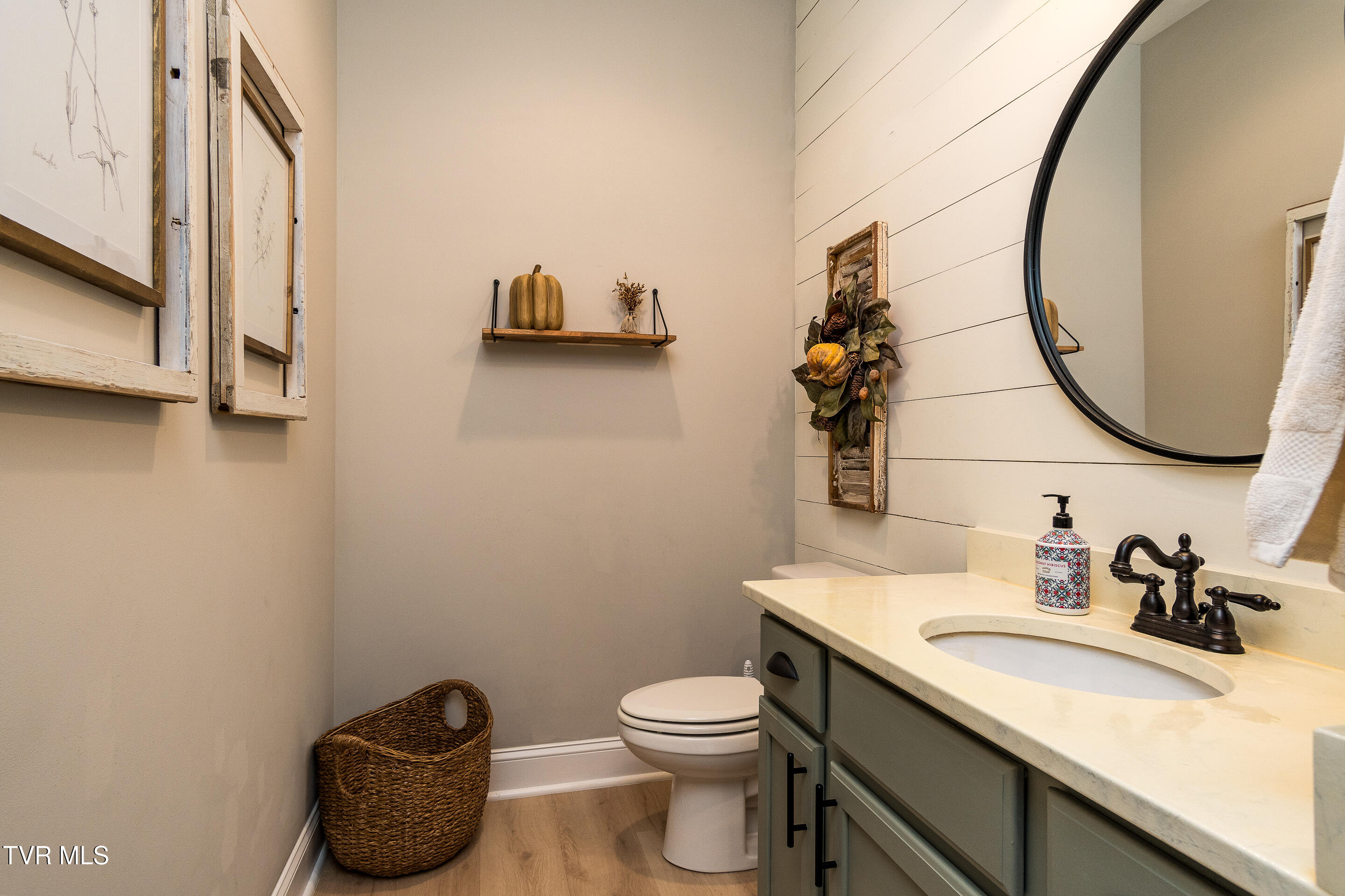 Piney Flats, Tennessee, 37686, United States, 4 Bedrooms Bedrooms, ,4 BathroomsBathrooms,Residential,For Sale,2005173