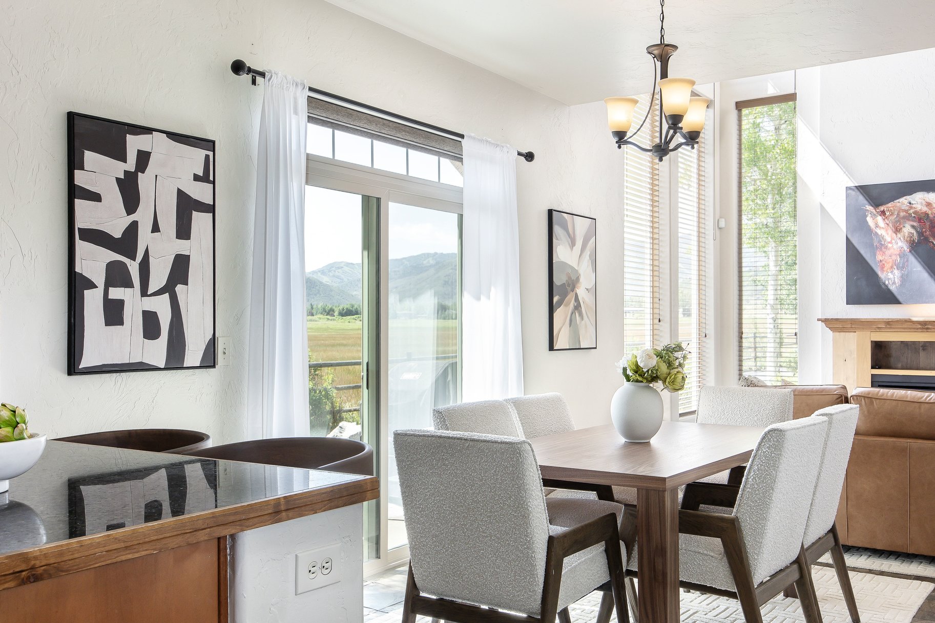  Exceptional Fox Point Townhome with Mountain Views & Prime Location - 物件實景