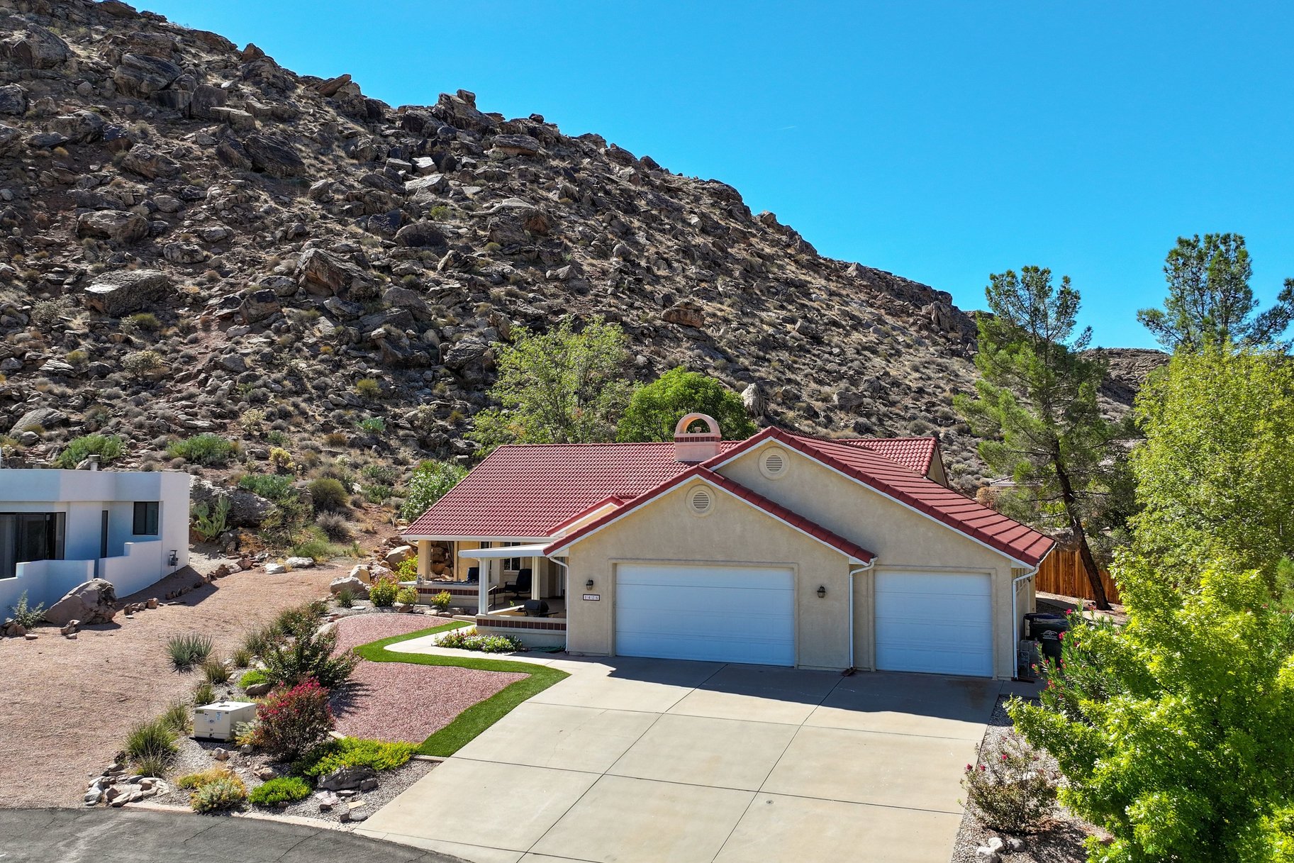  Peaceful Cul-De-Sac Living: Single-Level Home Against Red Rock Views - 物件實景