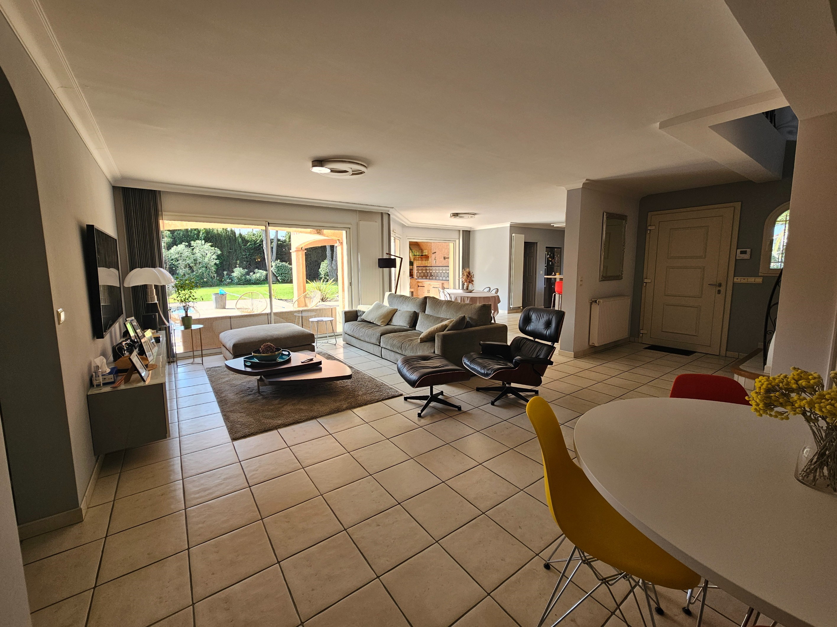  Elegant Single-Level Property on 5,000 sqm Landscaped Grounds with Pool and Com… - 物件實景