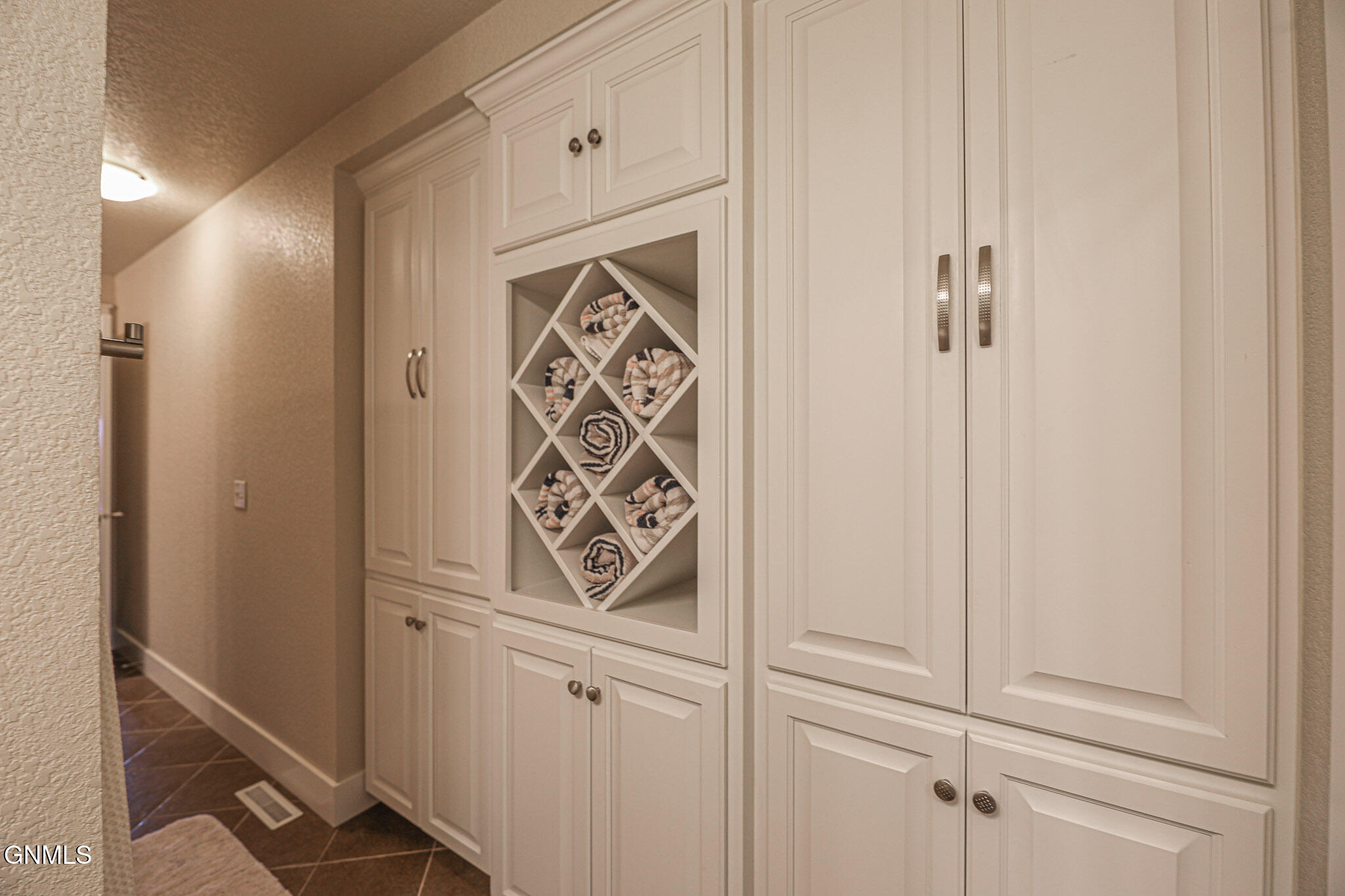 Bismarck, North Dakota, 58503, United States, 6 Bedrooms Bedrooms, ,5 BathroomsBathrooms,Residential,For Sale,1980273