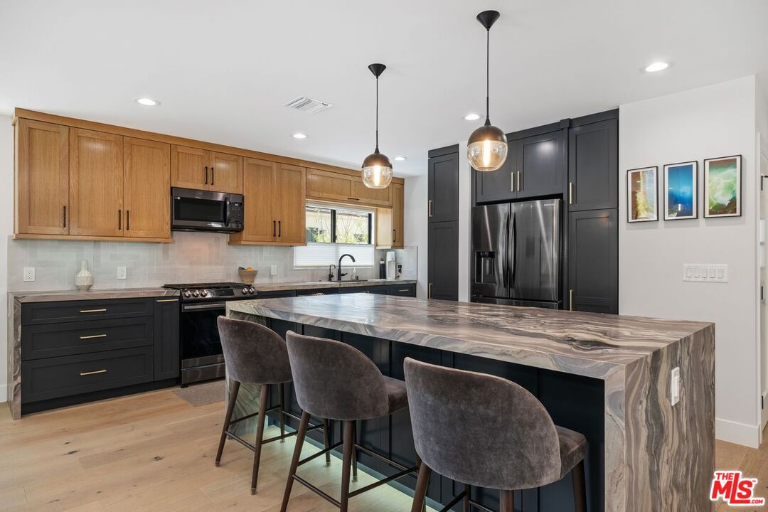 Culver City, California, 90232, United States, 3 Bedrooms Bedrooms, ,2 BathroomsBathrooms,Residential,For Sale,1911213