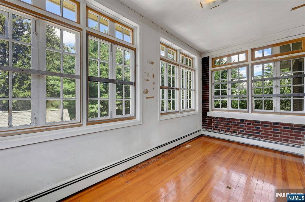 Leonia, New Jersey, 07605, United States, 5 Bedrooms Bedrooms, ,4 BathroomsBathrooms,Residential,For Sale,1934270