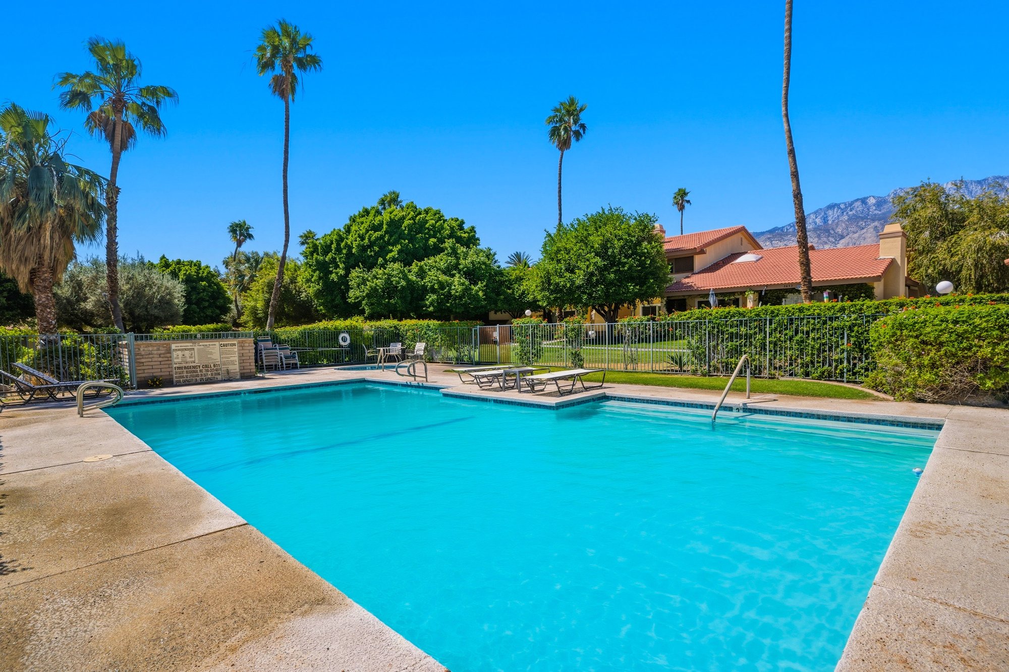  Mid-Century Fixer in Palm Springs Country Club - 物件實景