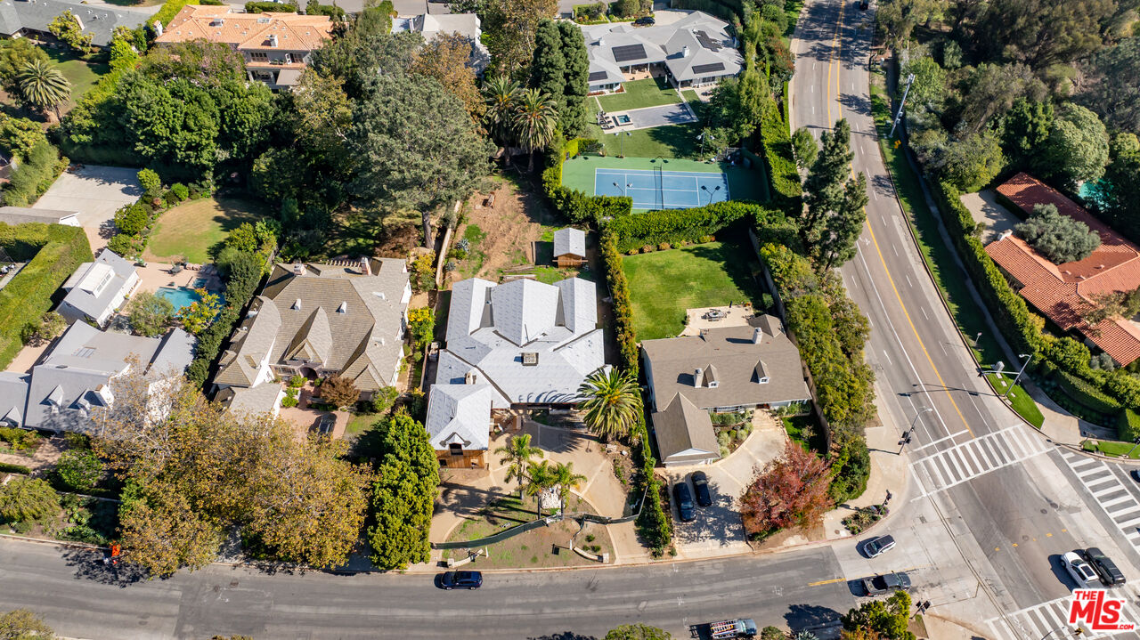 Pacific Palisades, California, 90272, United States, 5 Bedrooms Bedrooms, ,7 BathroomsBathrooms,Residential,For Sale,1991324