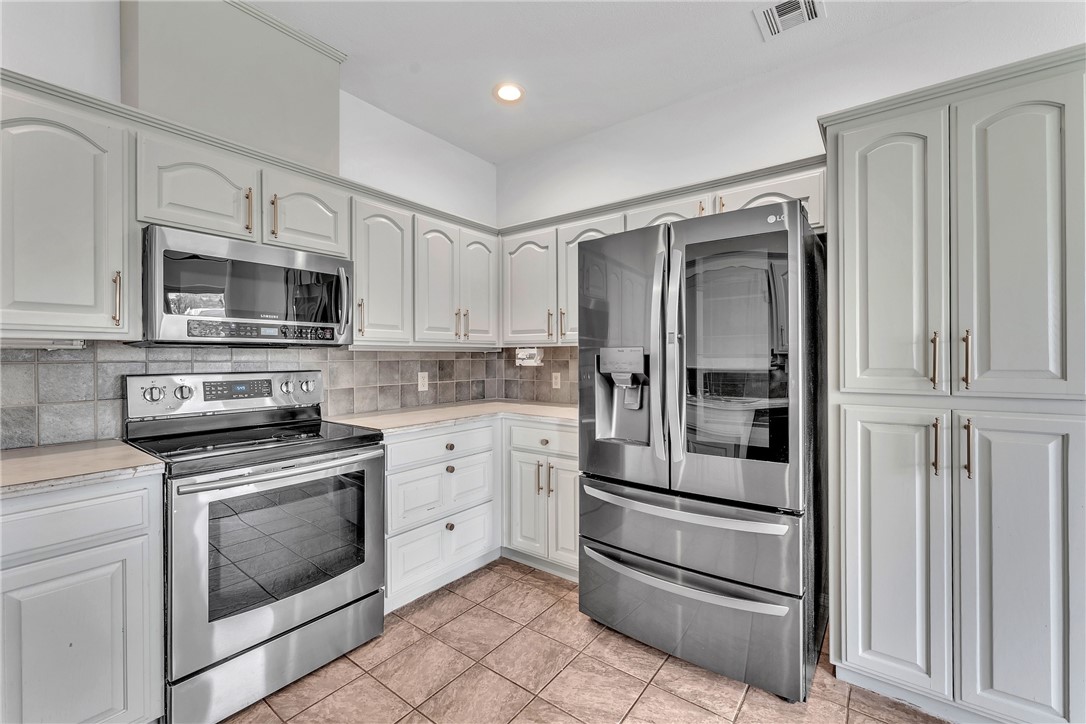 Bentonville, Arkansas, 72713, United States, 5 Bedrooms Bedrooms, ,3 BathroomsBathrooms,Residential,For Sale,1882390