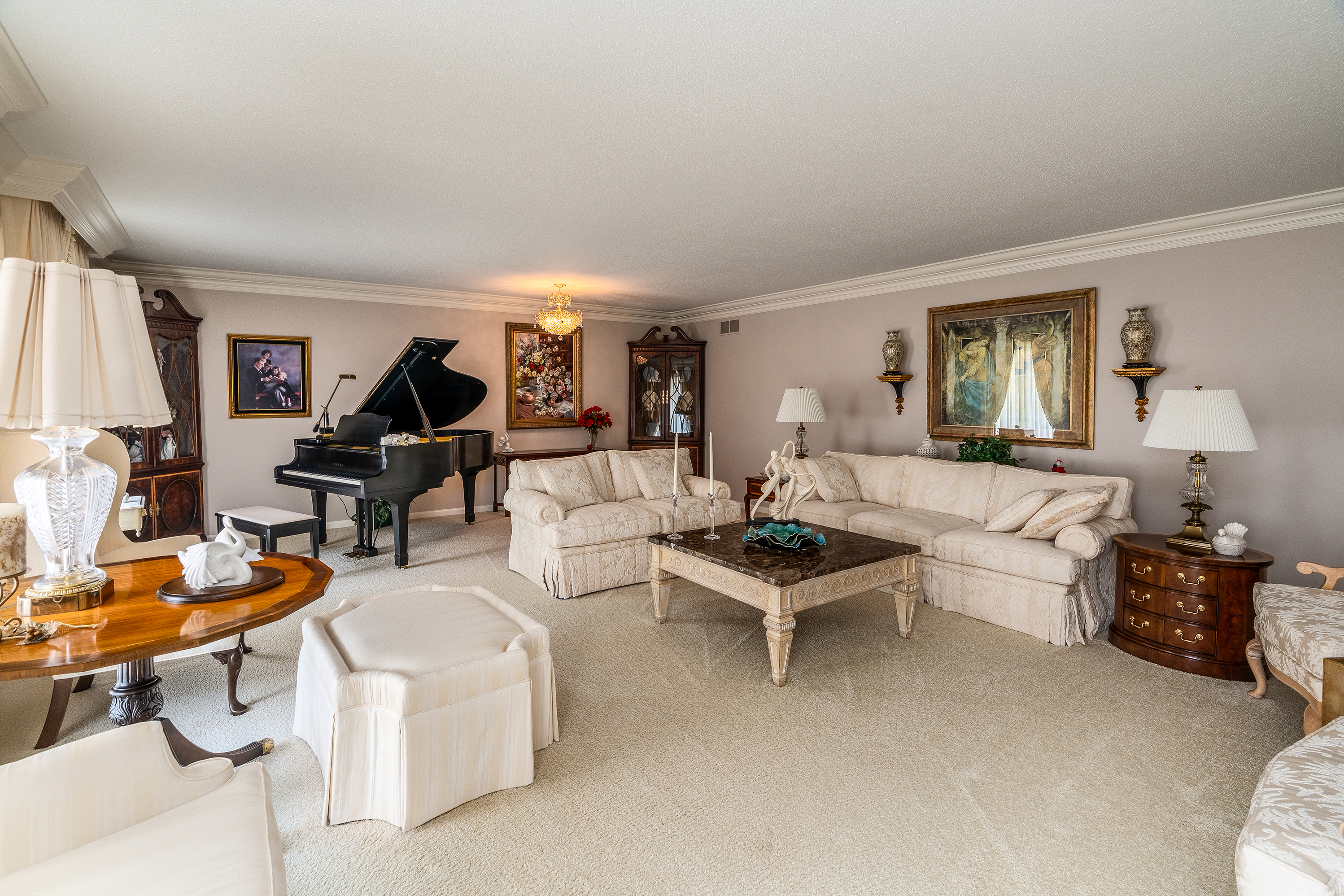 Marion, Illinois, 62959, United States, 7 Bedrooms Bedrooms, ,7 BathroomsBathrooms,Residential,For Sale,1979062