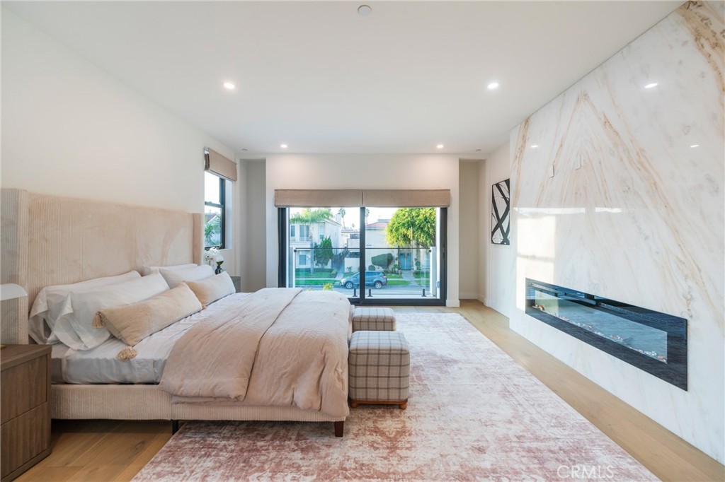 Huntington Beach, California, 92648, United States, 3 Bedrooms Bedrooms, ,5 BathroomsBathrooms,Residential,For Sale,2003455