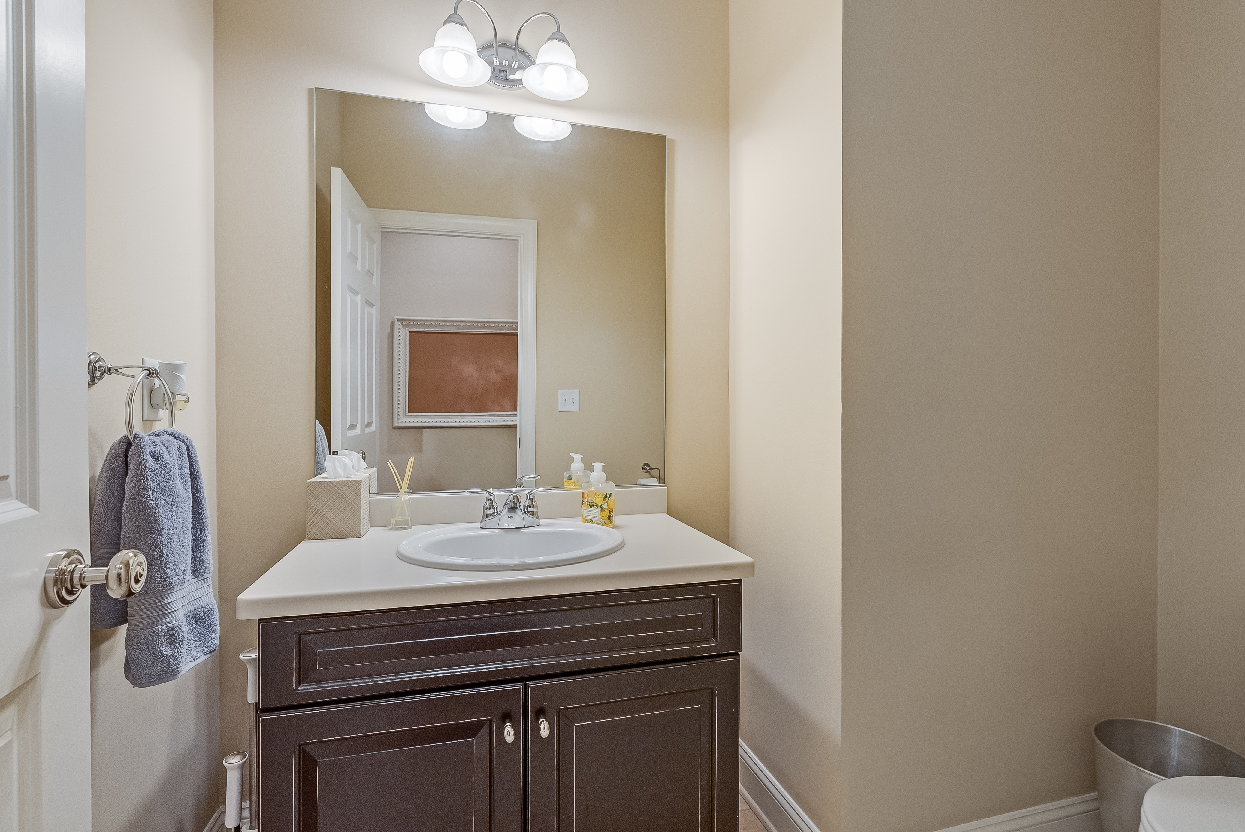  Georgian Colonial Home Set on Three Plus Acres - 物件實景