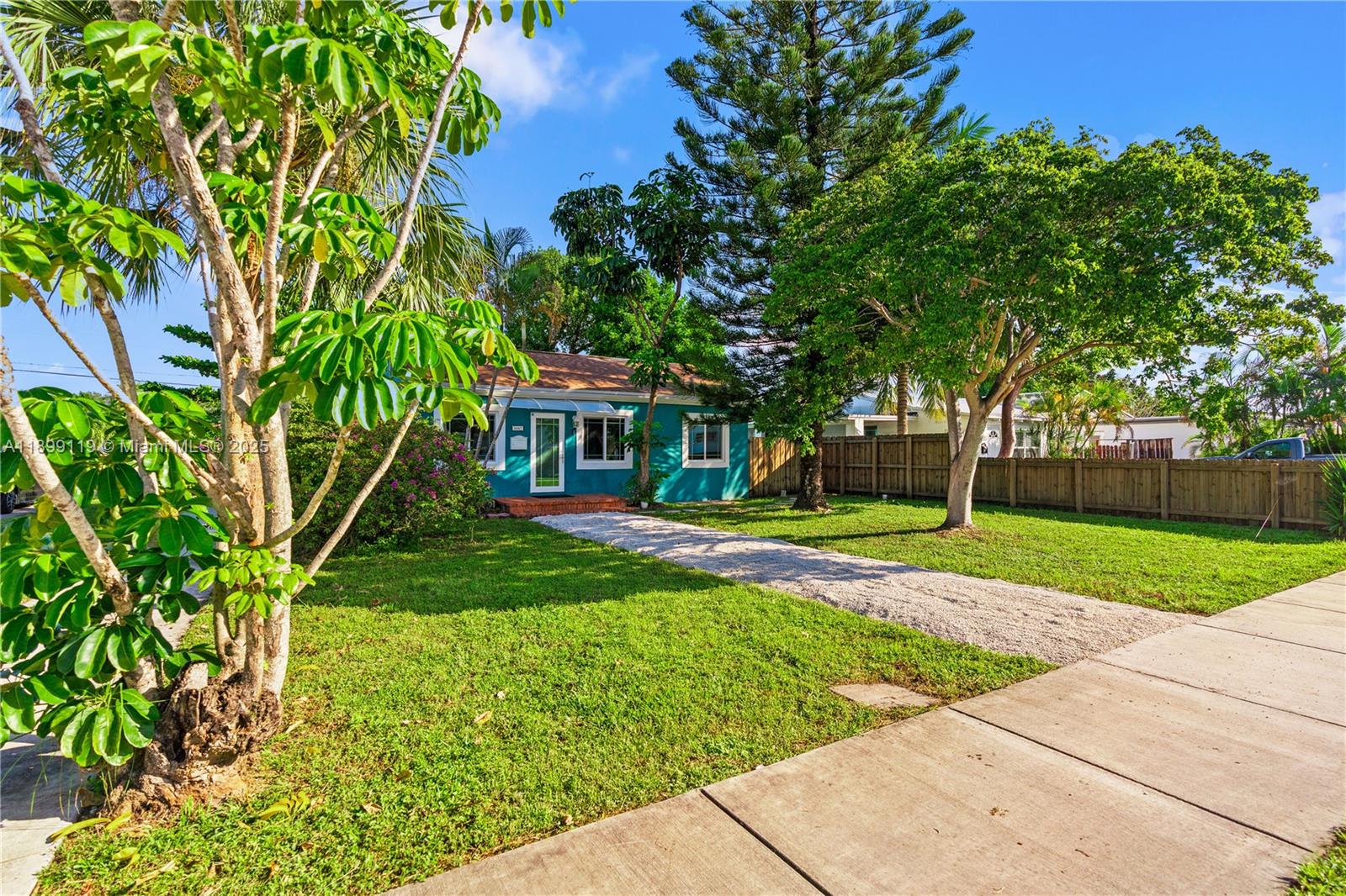 Hollywood, Florida, 33020, United States, 3 Bedrooms Bedrooms, ,2 BathroomsBathrooms,Residential,For Sale,1967684