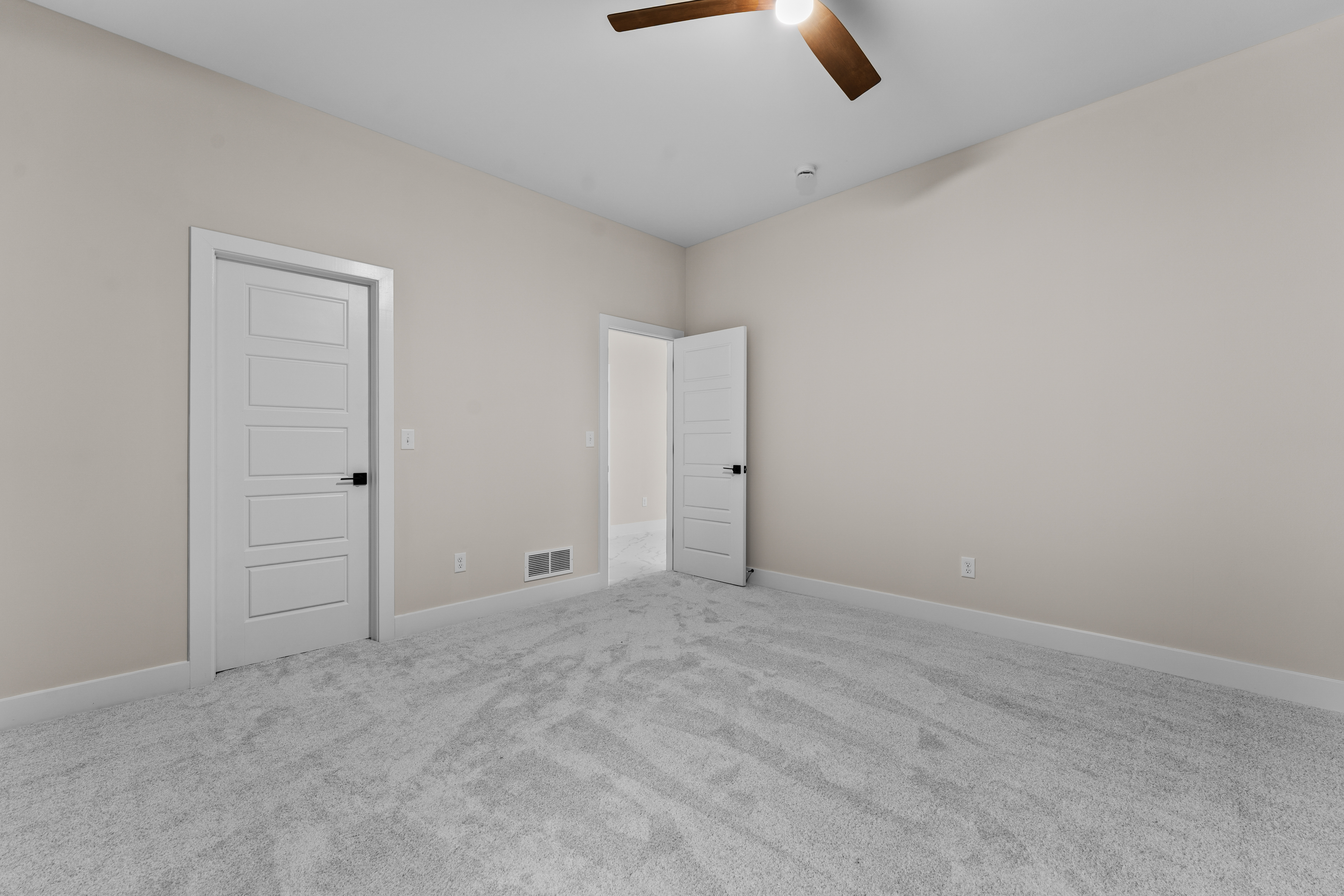  Brand-new Mid-Century Modern Masterpiece Situated on Over 4 Private Acres - 物件實景