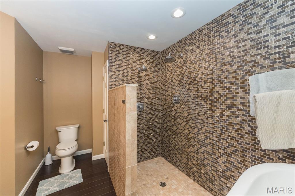 Eureka, Missouri, 63025, United States, 4 Bedrooms Bedrooms, ,4 BathroomsBathrooms,Residential,For Sale,1941693