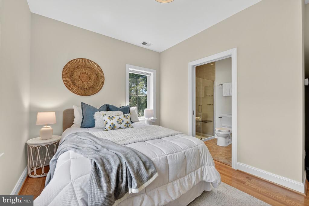 Arlington, Virginia, 22213, United States, 5 Bedrooms Bedrooms, ,5 BathroomsBathrooms,Residential,For Sale,1982488