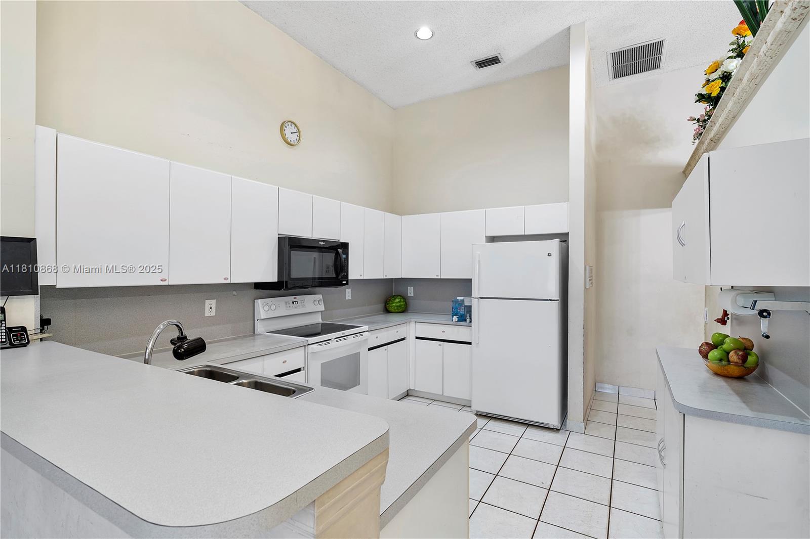 Weston, Florida, 33326, United States, 4 Bedrooms Bedrooms, ,3 BathroomsBathrooms,Residential,For Sale,1836929