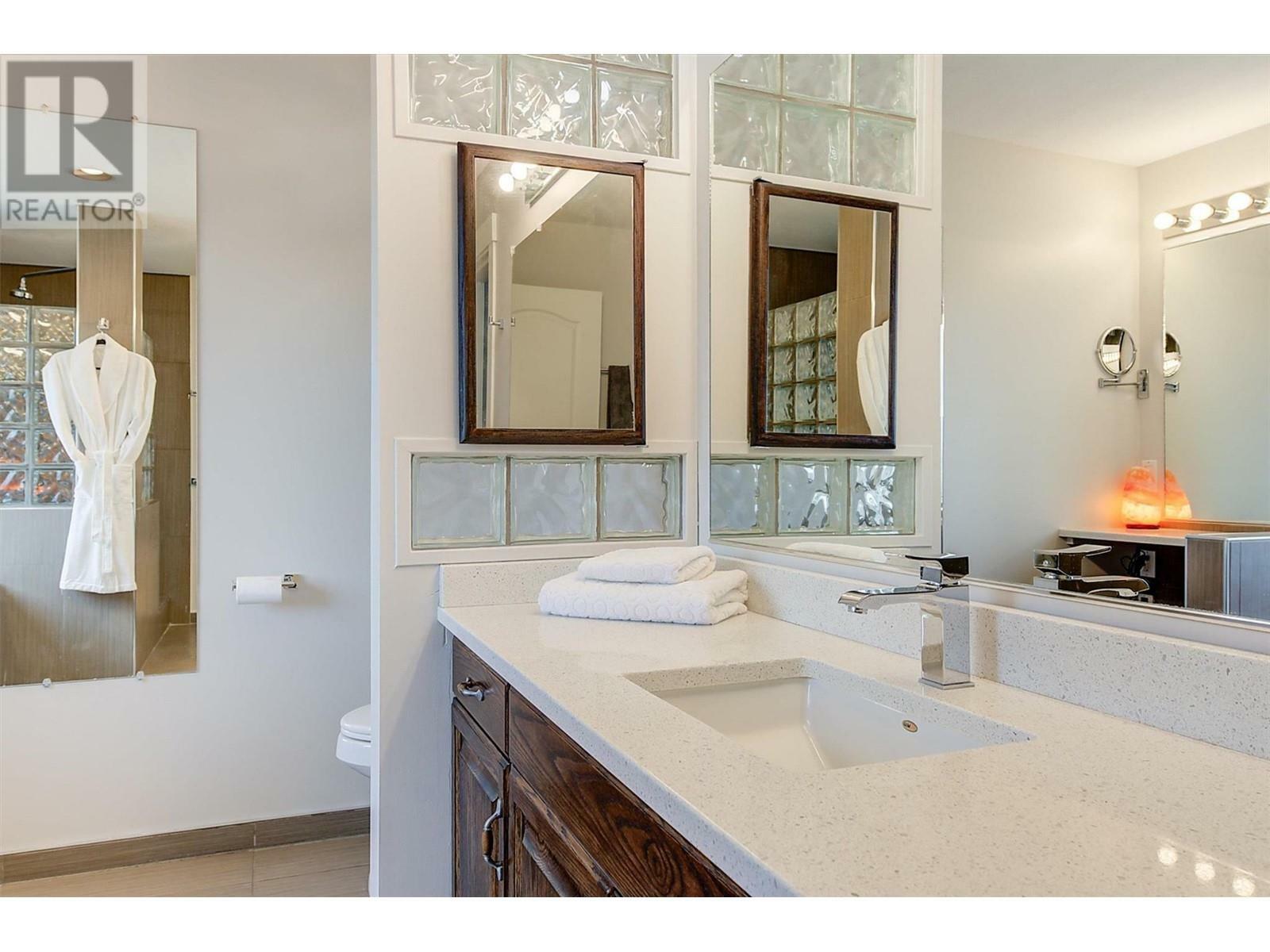 KELOWNA, British Columbia, V1V 2G6, CA, 5 Bedrooms Bedrooms, ,4 BathroomsBathrooms,Residential,For Sale,1838260