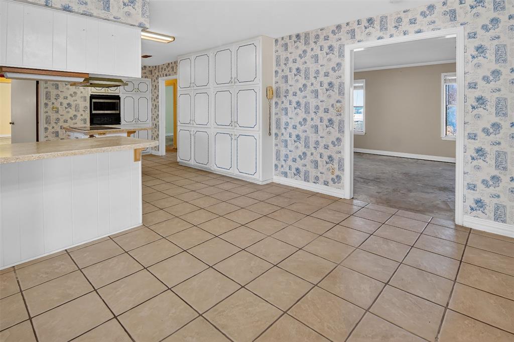 Weatherford, Texas, 76087, United States, 3 Bedrooms Bedrooms, ,2 BathroomsBathrooms,Residential,For Sale,2005416