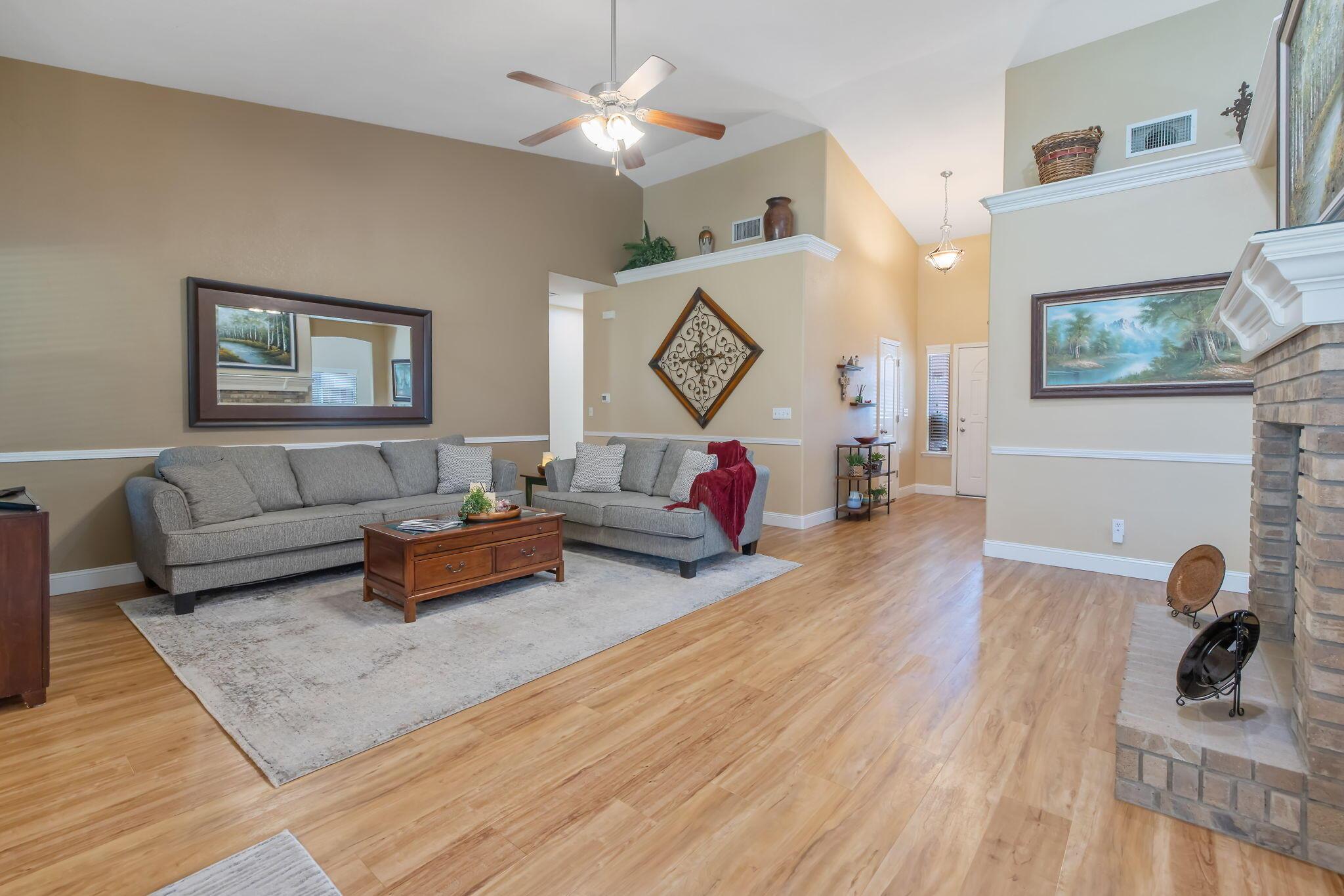 Visalia, California, 93291, United States, 3 Bedrooms Bedrooms, ,2 BathroomsBathrooms,Residential,For Sale,2013807