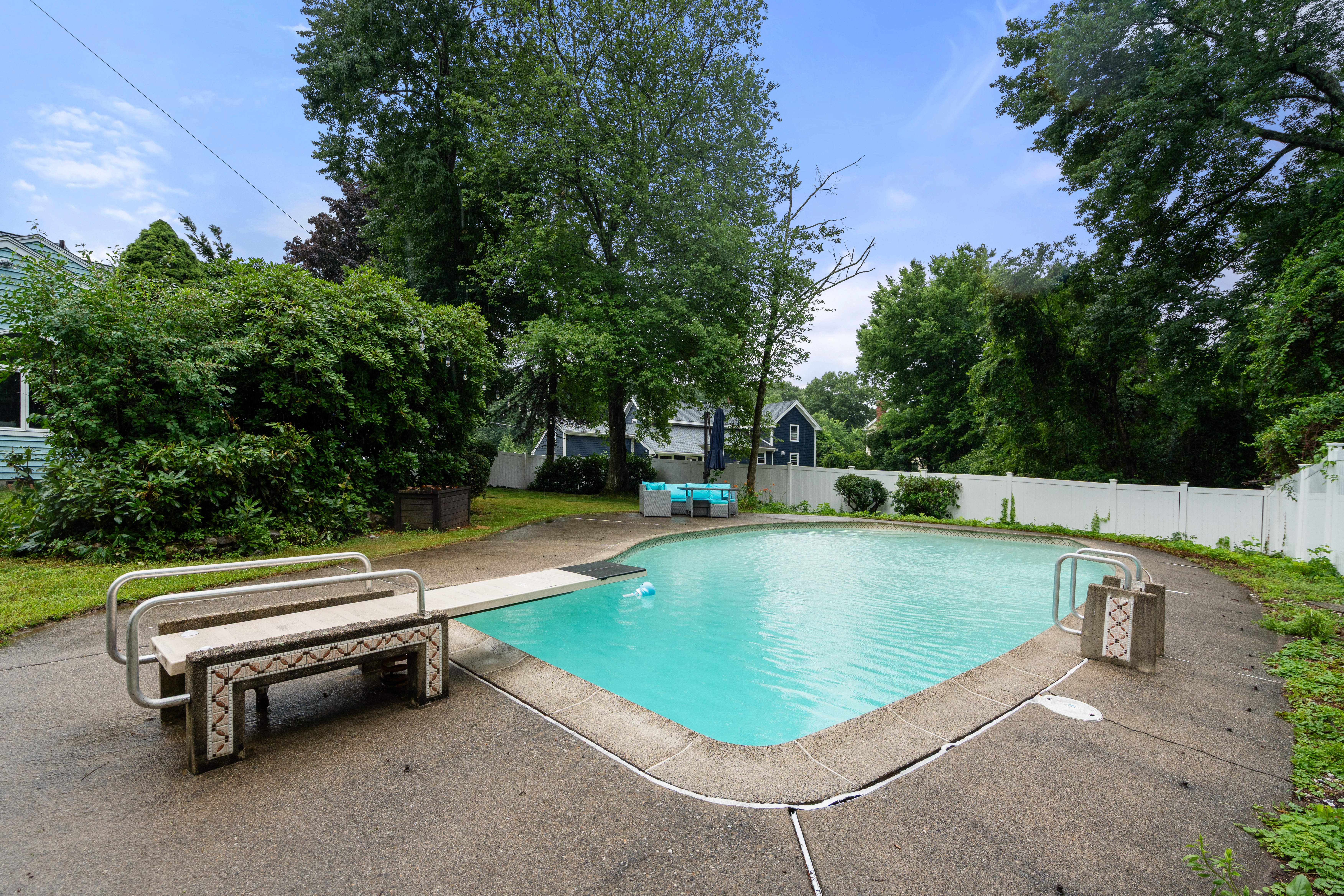  10 Locust Street, Burlington, MA, 01803 - 物件實景