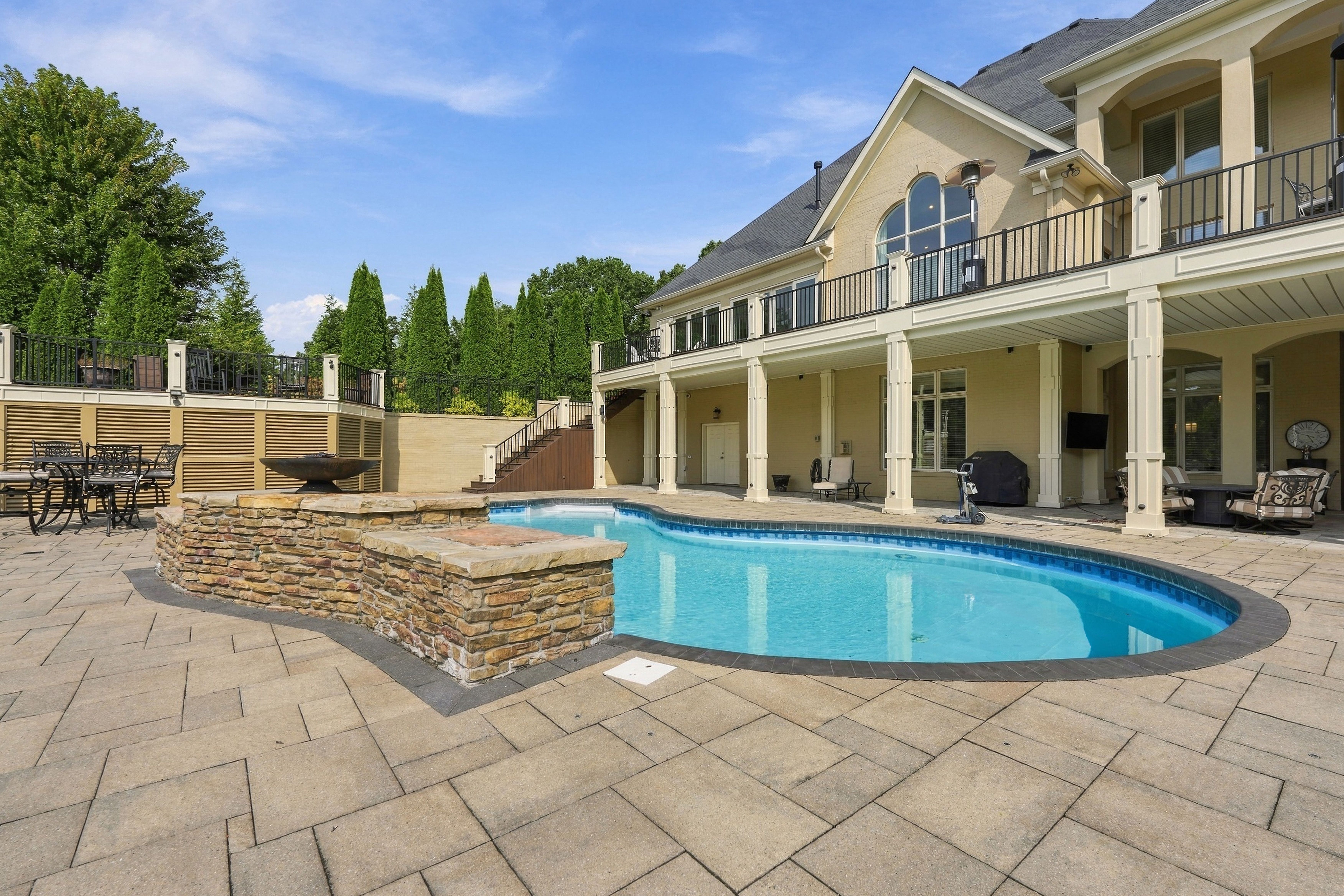  18420 Bridgemore Lane, Louisville, KY 40245 - 物件實景